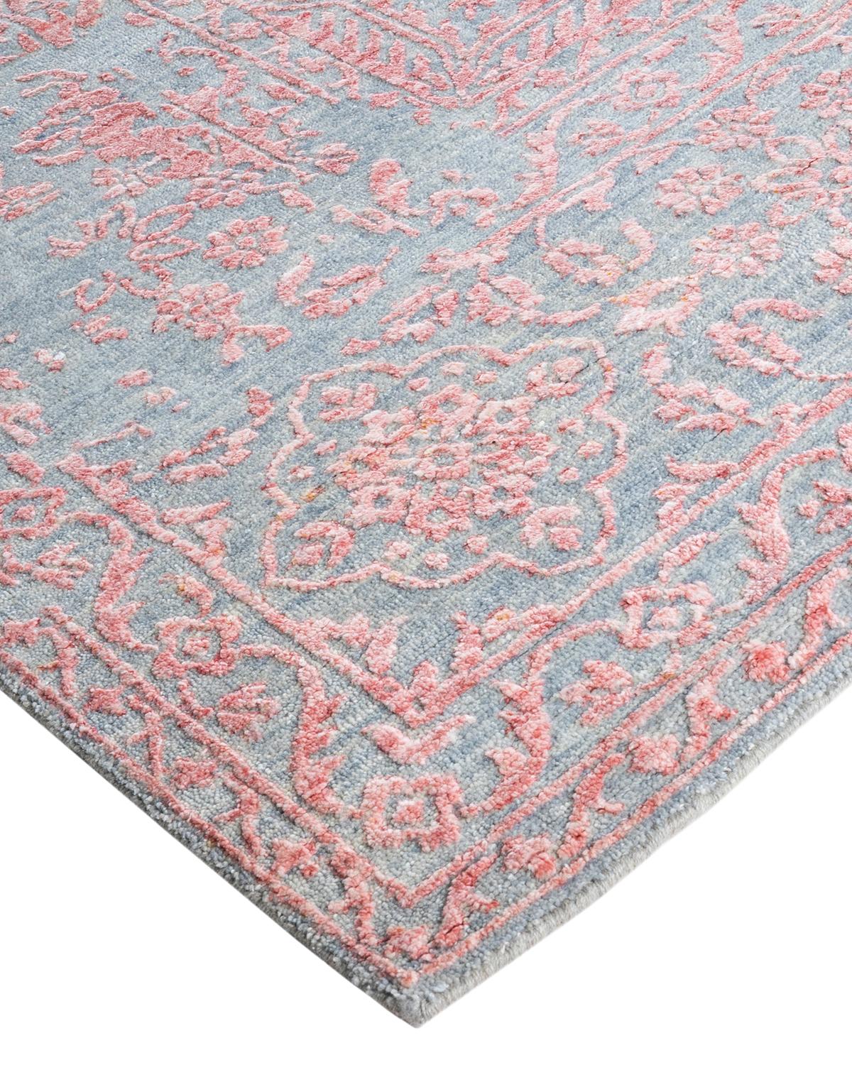Las alfombras kazak han sido codiciadas durante generaciones, y su estética de diseño único es una cautivadora combinación de historia tribal e influencia geográfica. Intrincadamente anudados a mano con lana, los medallones, los dibujos en toda la