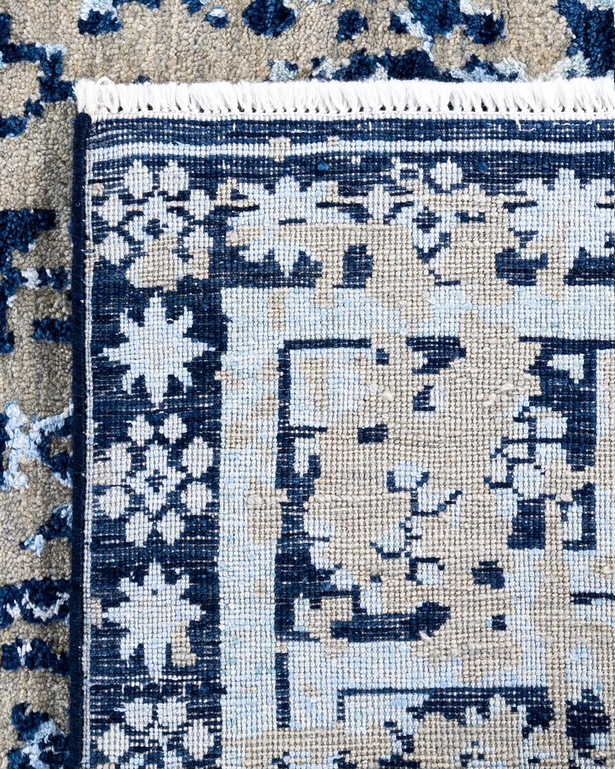 Traditioneller handgeknüpfter abstrakter Ikat-Teppich aus Seide und Wolle in Marineblau, 8' 0