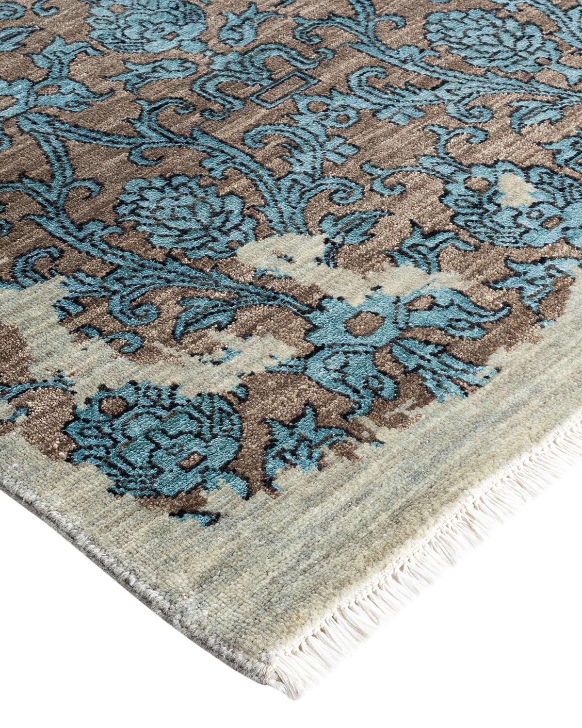 Les tapis kazakhs sont recherchés depuis des générations, leur esthétique unique étant une combinaison captivante d'histoire tribale et d'influence géographique. Les médaillons, les motifs allover et le dessin central, noués à la main de manière