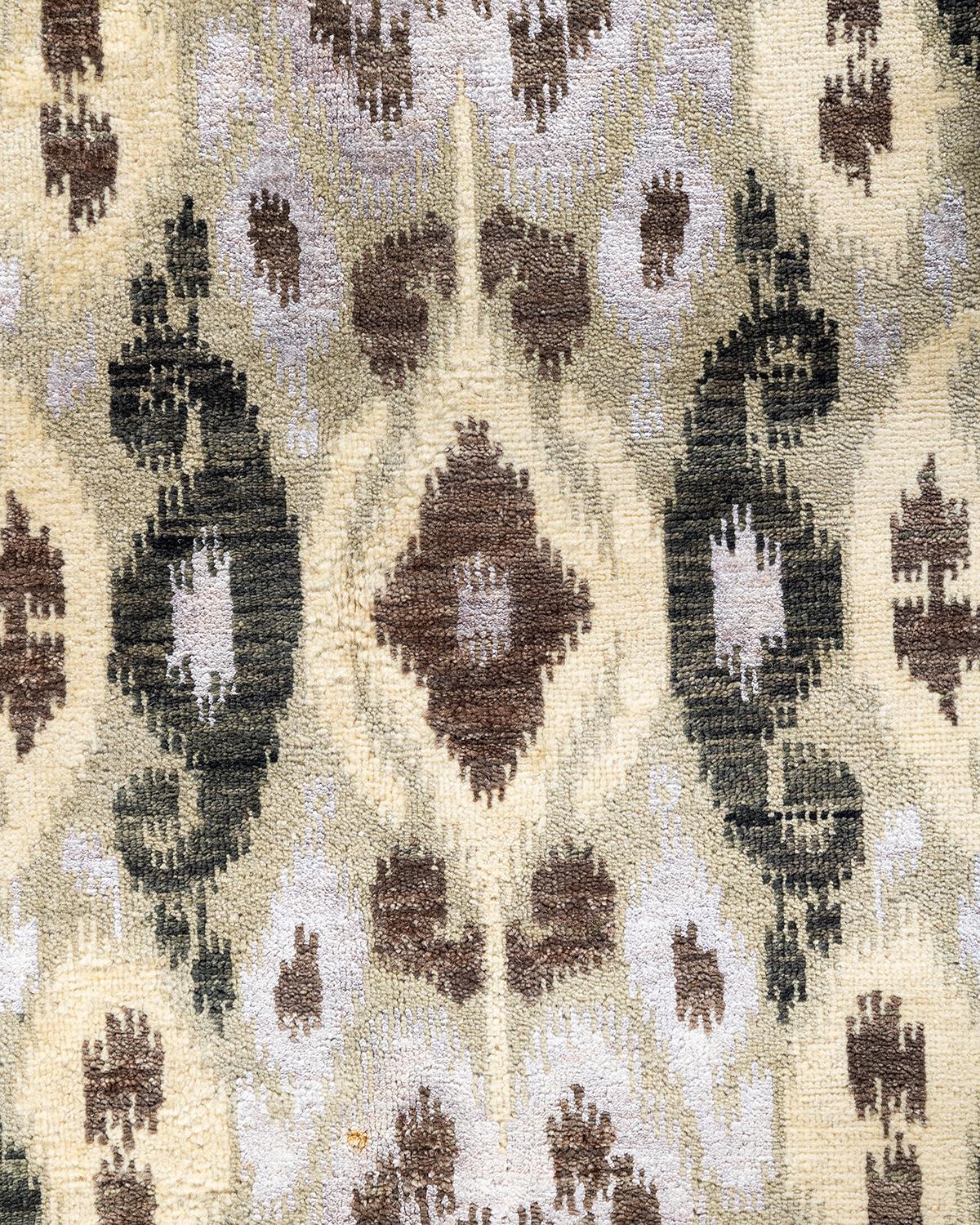 Traditioneller handgeknüpfter, geblümter Ikat-Teppich aus Seide und Wolle in Schwarz 9' 2