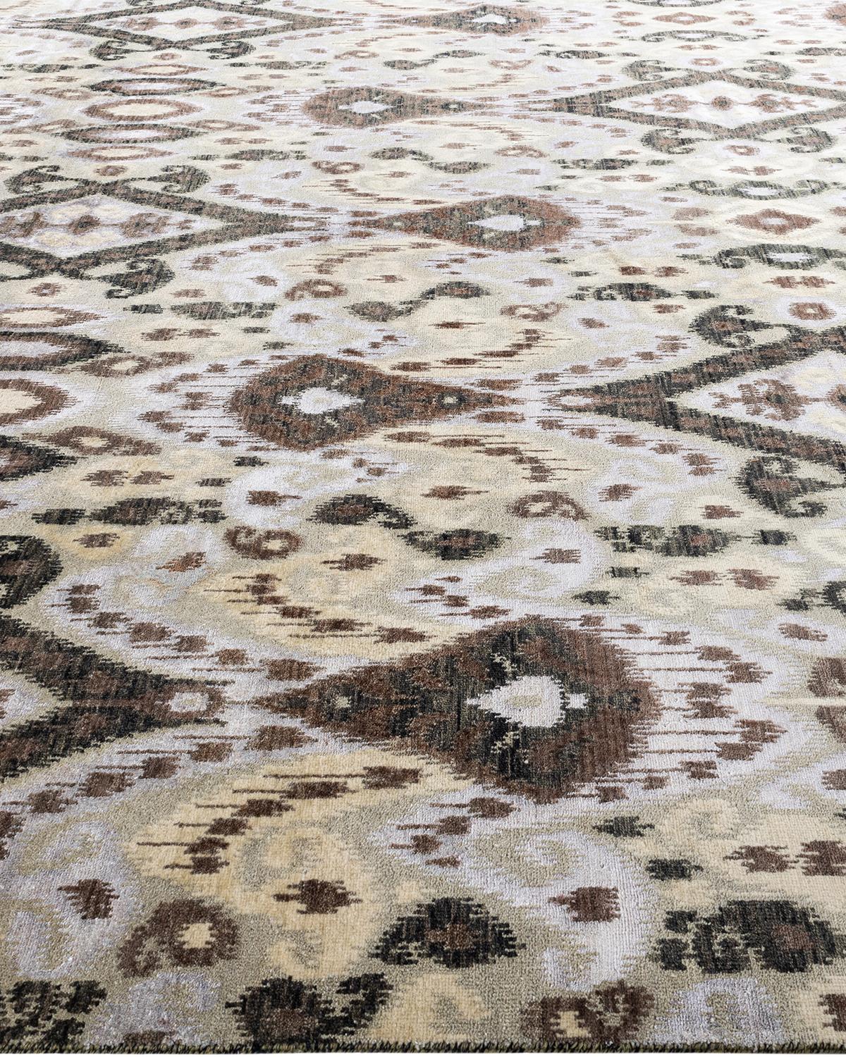 Traditioneller handgeknüpfter, geblümter Ikat-Teppich aus Seide und Wolle in Schwarz 9' 2