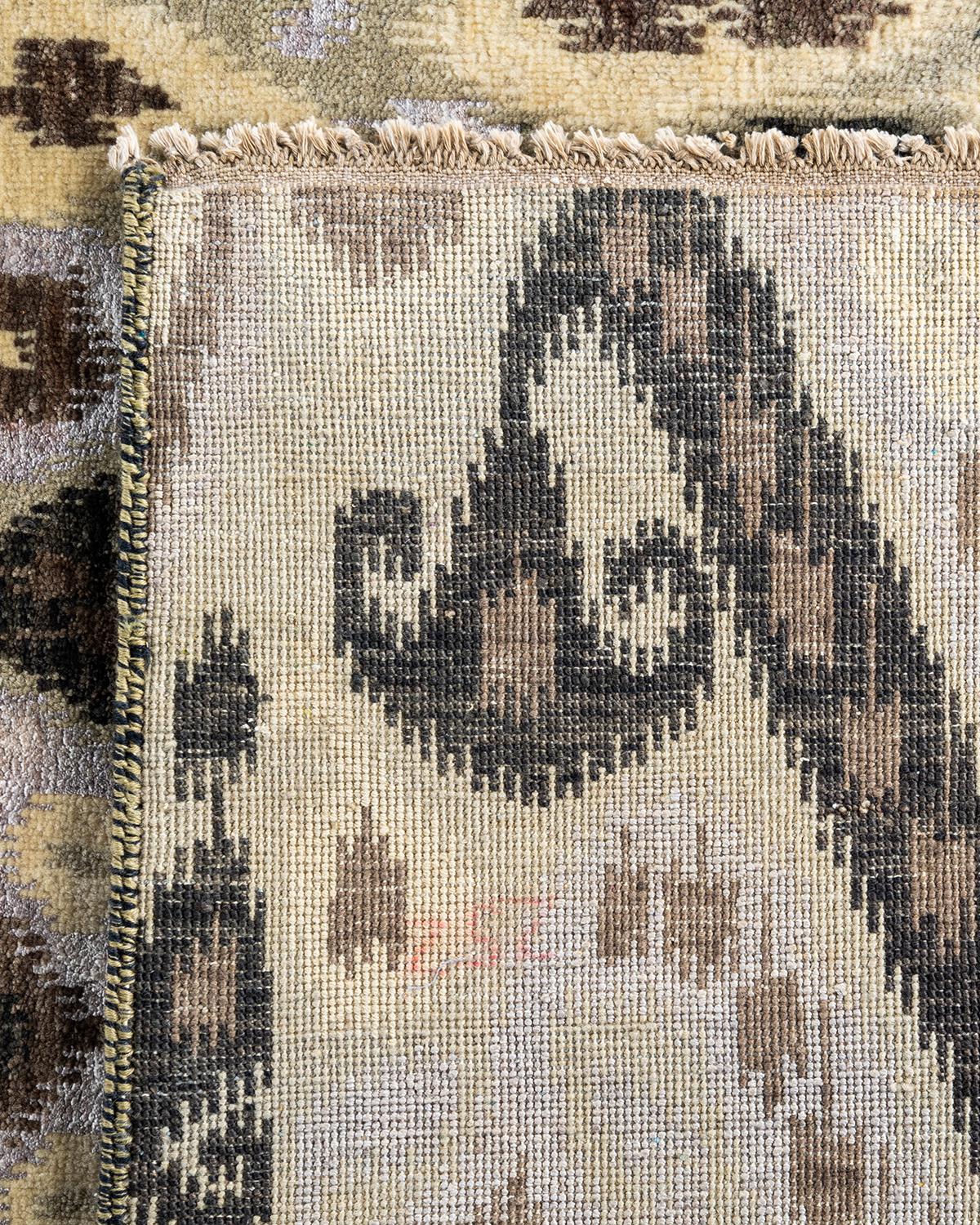 Traditioneller handgeknüpfter, geblümter Ikat-Teppich aus Seide und Wolle in Schwarz 9' 2