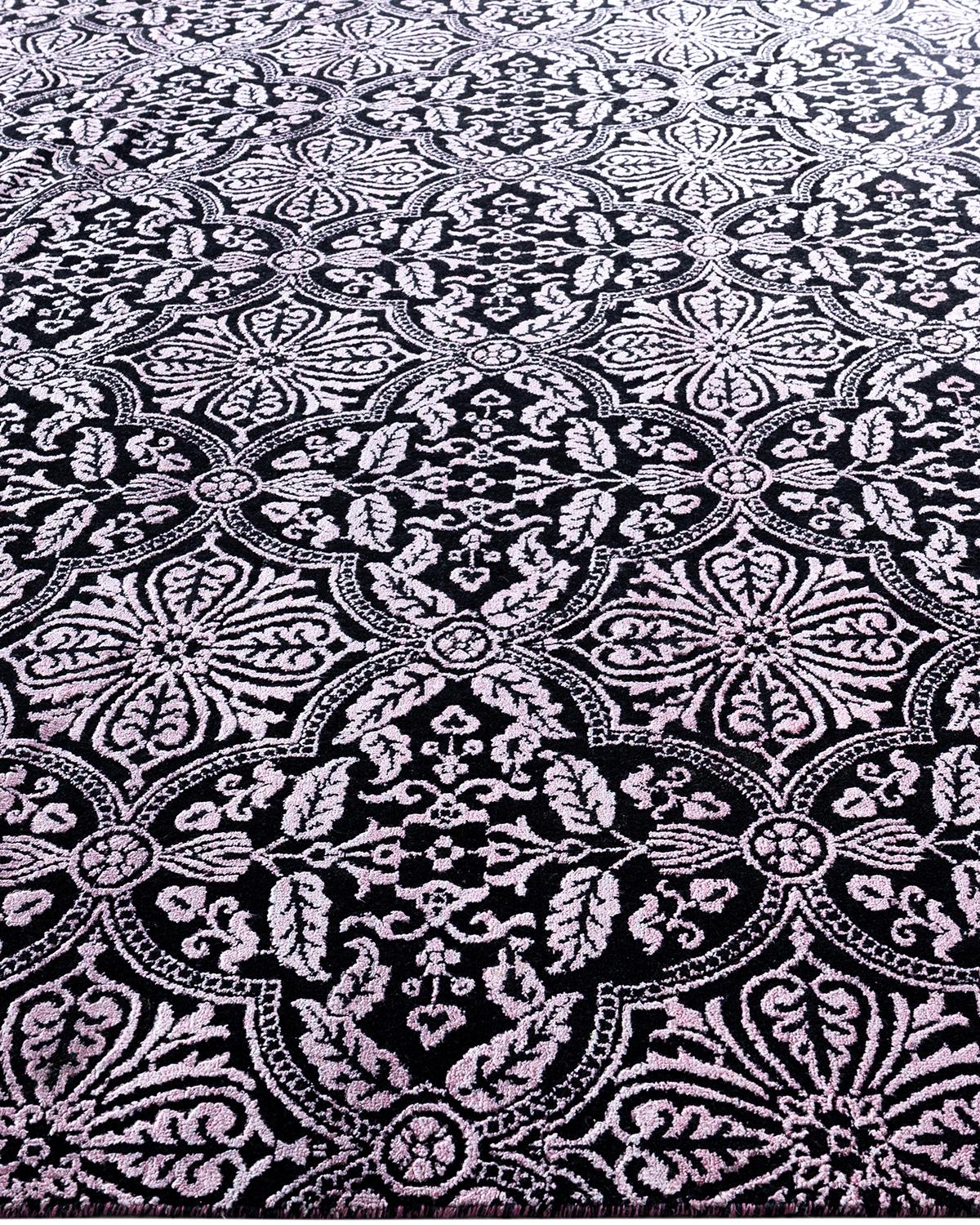 Traditioneller handgeknüpfter, geblümter Ikat-Teppich aus Seide und Wolle in Schwarz 9' 3
