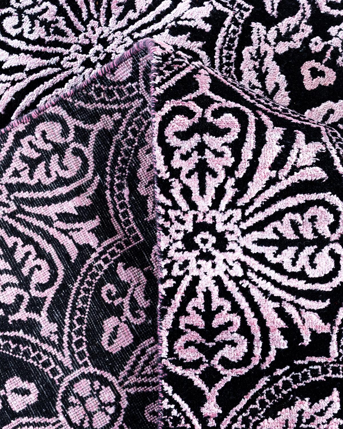 Traditioneller handgeknüpfter, geblümter Ikat-Teppich aus Seide und Wolle in Schwarz 9' 3