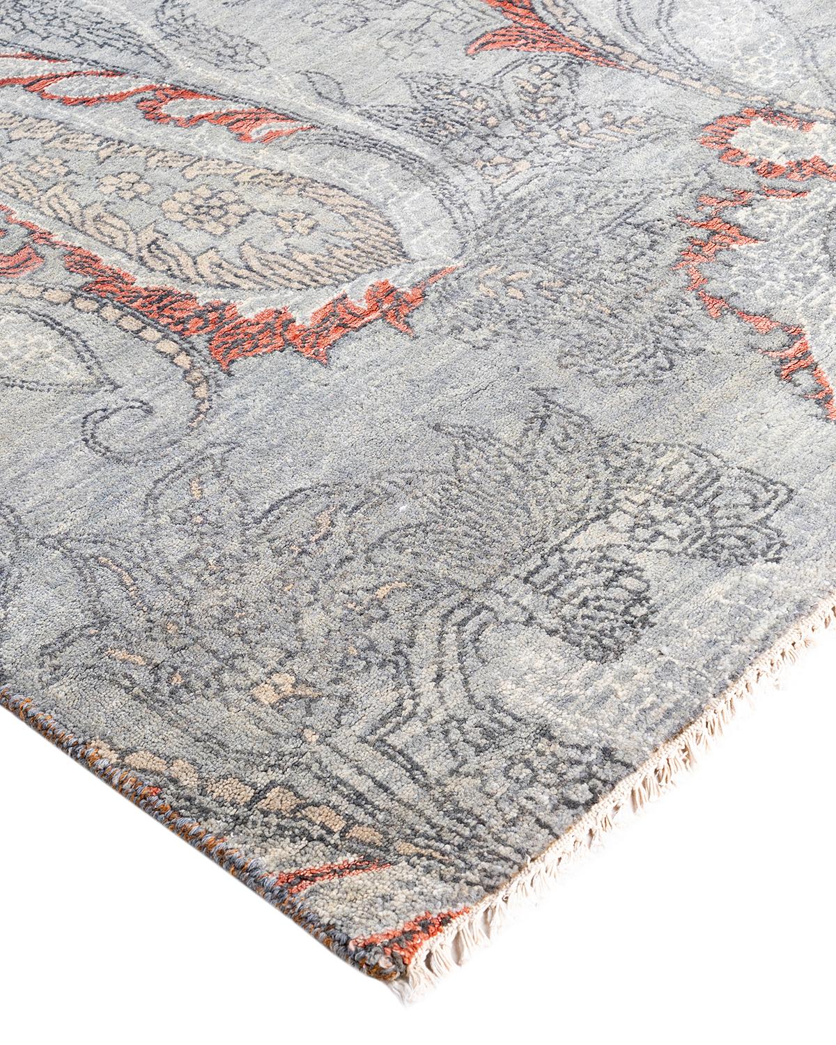 Les tapis kazakhs sont recherchés depuis des générations, leur esthétique unique étant une combinaison captivante d'histoire tribale et d'influence géographique. Les médaillons, les motifs allover et le dessin central, noués à la main de manière