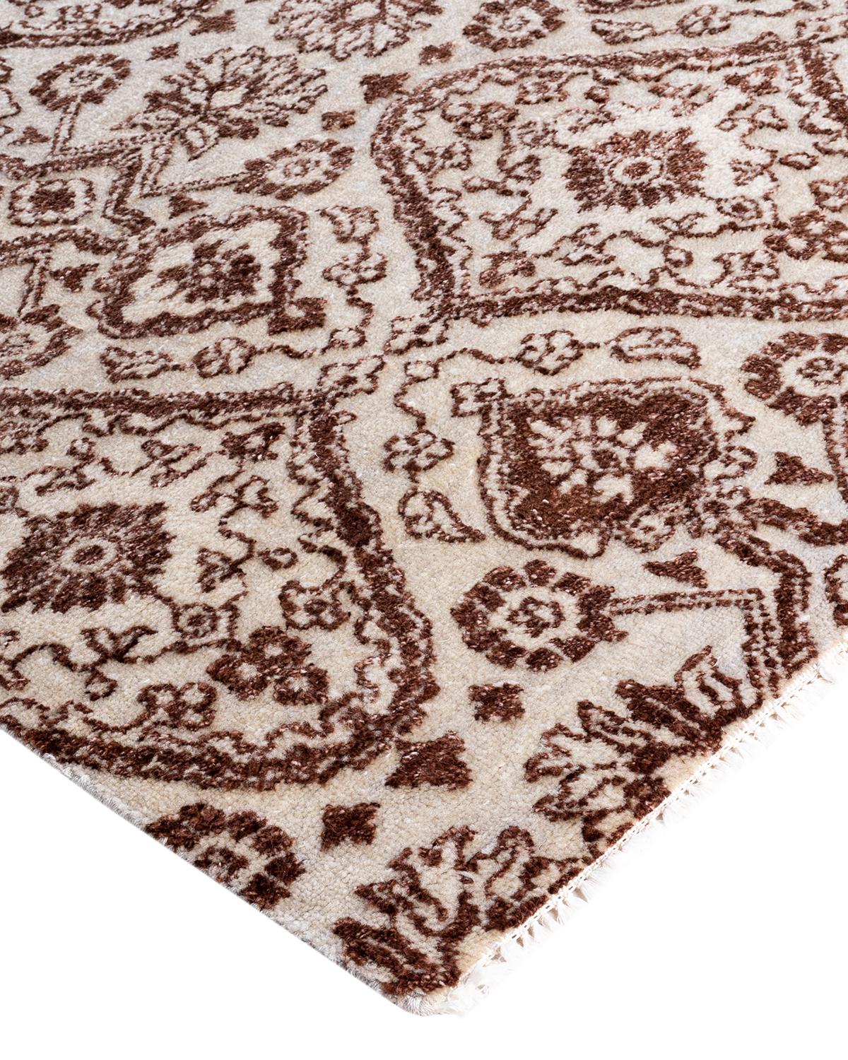 I tappeti Kazak sono ricercati da generazioni e la loro estetica unica è una combinazione accattivante di storia tribale e influenza geografica. Intricatamente annodati a mano in lana, i medaglioni, i motivi allover e il disegno centrale riflettono