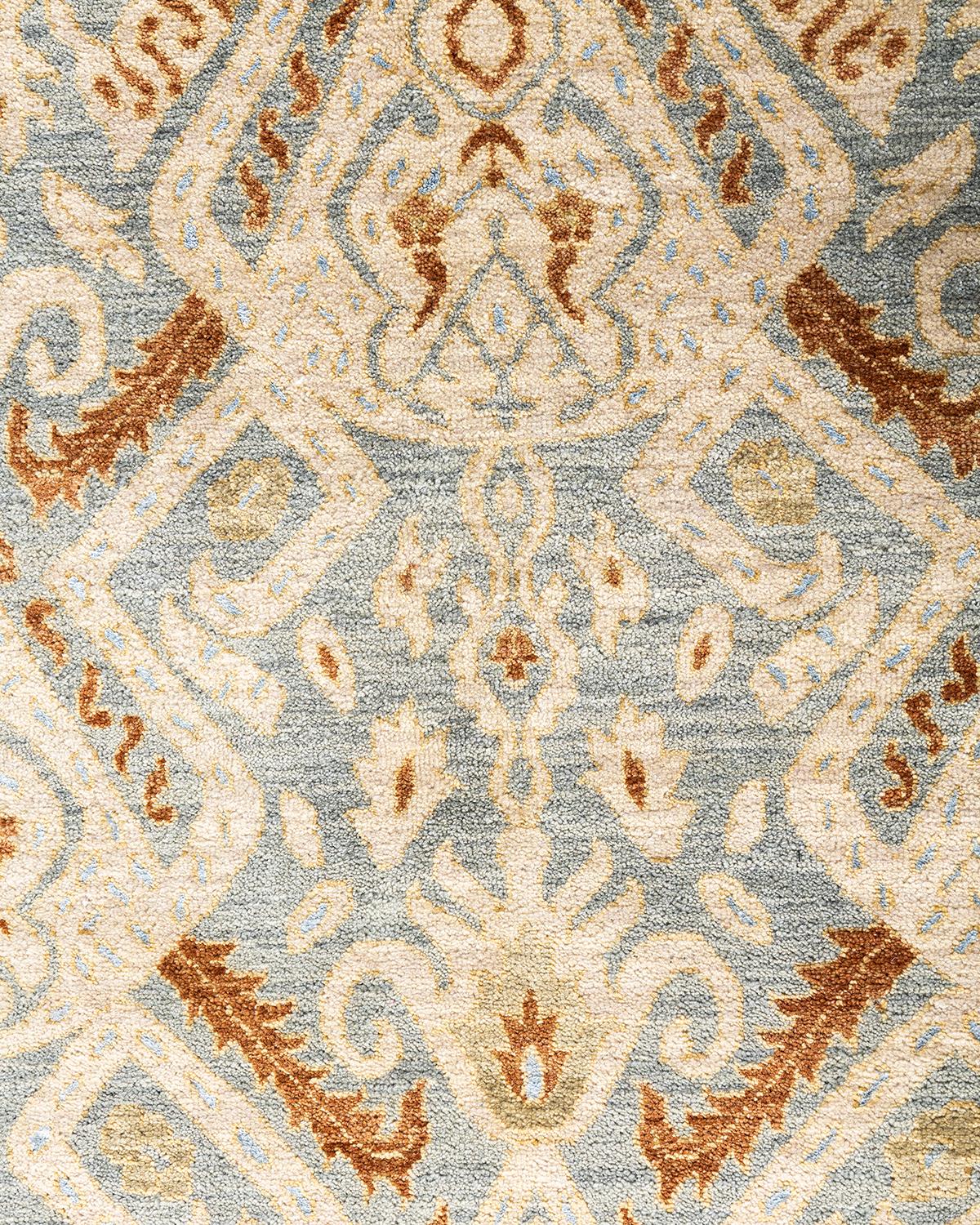 Traditioneller handgeknüpfter, geblümter Ikat-Teppich aus Seide und Wolle in Grau, 8' 0
