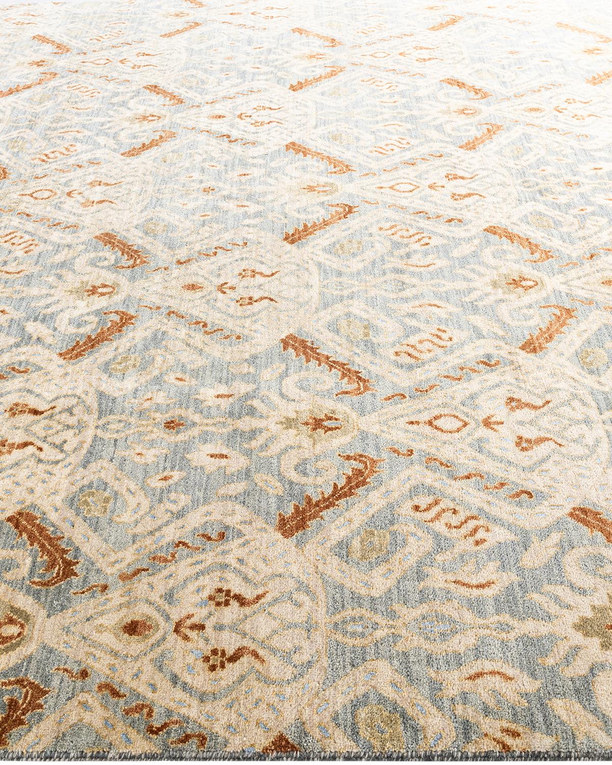 Traditioneller handgeknüpfter, geblümter Ikat-Teppich aus Seide und Wolle in Grau, 8' 0