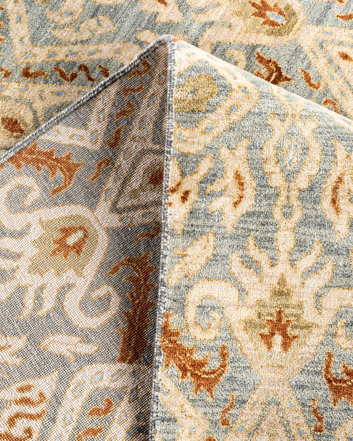 Traditioneller handgeknüpfter, geblümter Ikat-Teppich aus Seide und Wolle in Grau, 8' 0