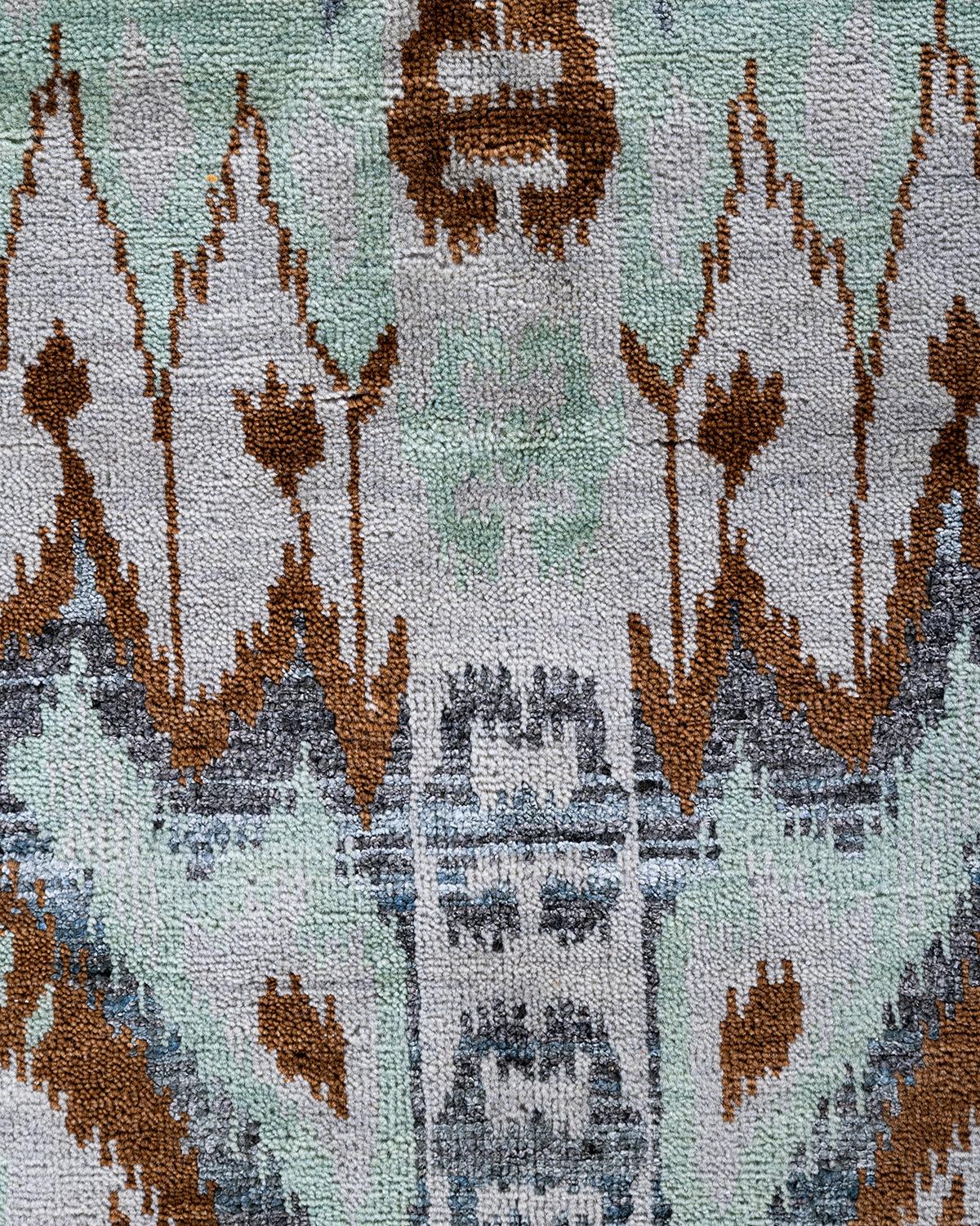 Traditioneller handgeknüpfter, geblümter Ikat-Teppich aus Seide und Wolle in Grau, 8' 0