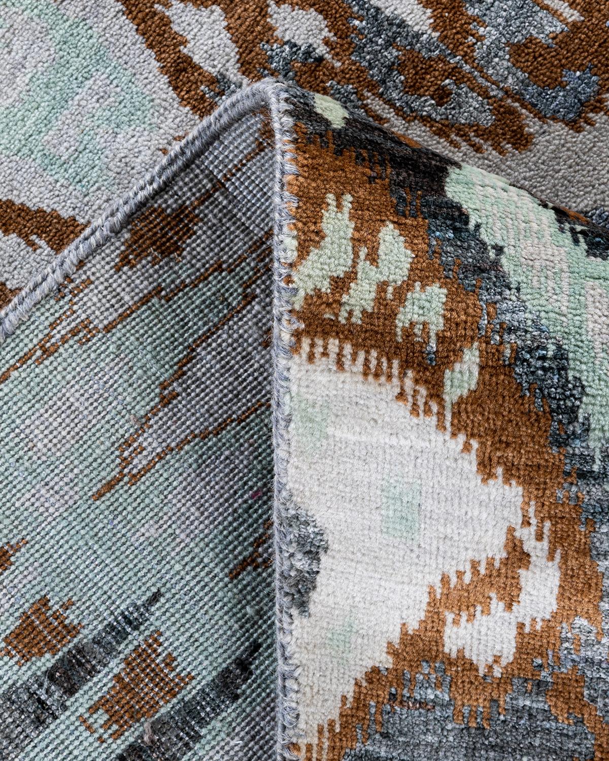 Traditioneller handgeknüpfter, geblümter Ikat-Teppich aus Seide und Wolle in Grau, 8' 0
