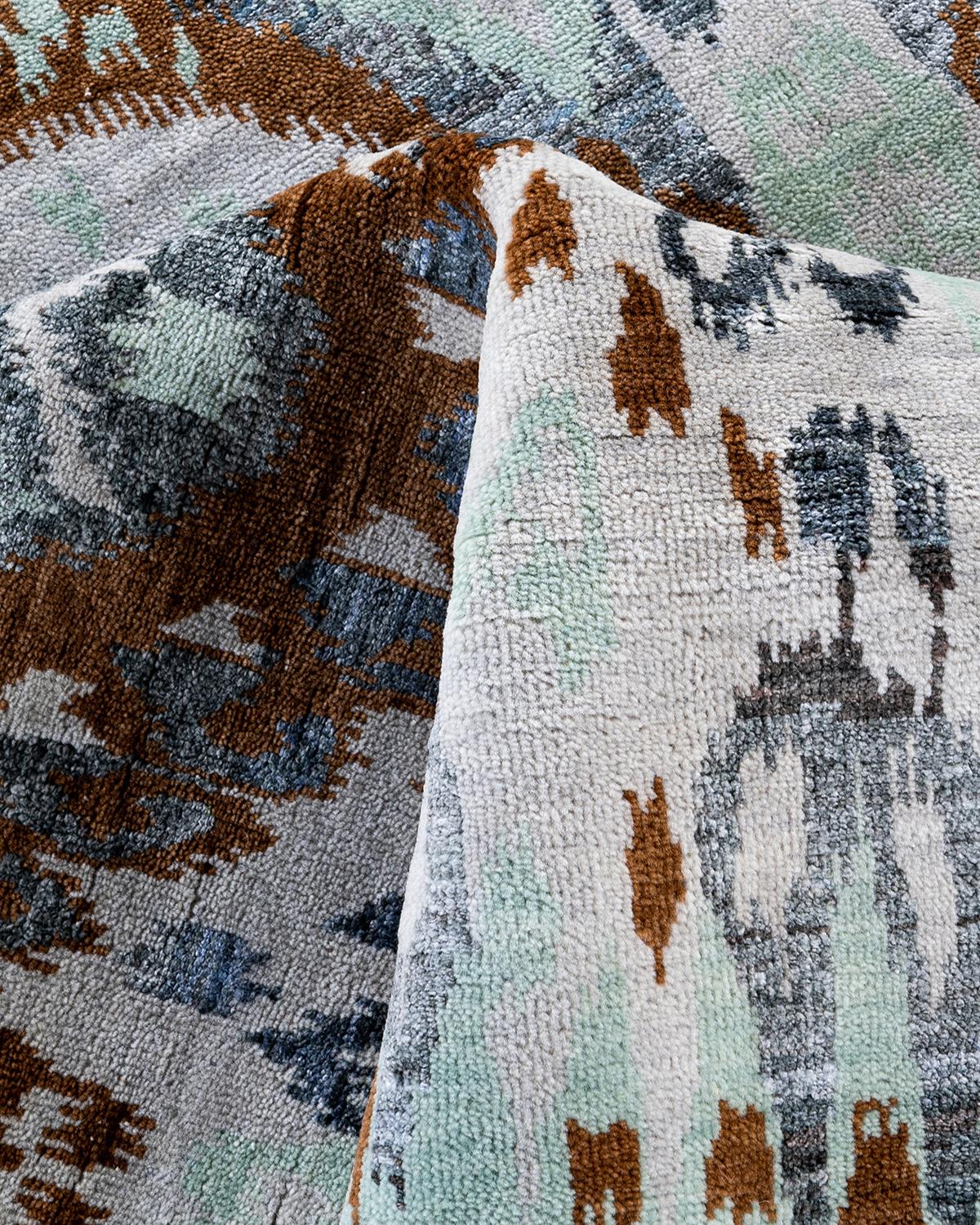 Traditioneller handgeknüpfter, geblümter Ikat-Teppich aus Seide und Wolle in Grau, 8' 0