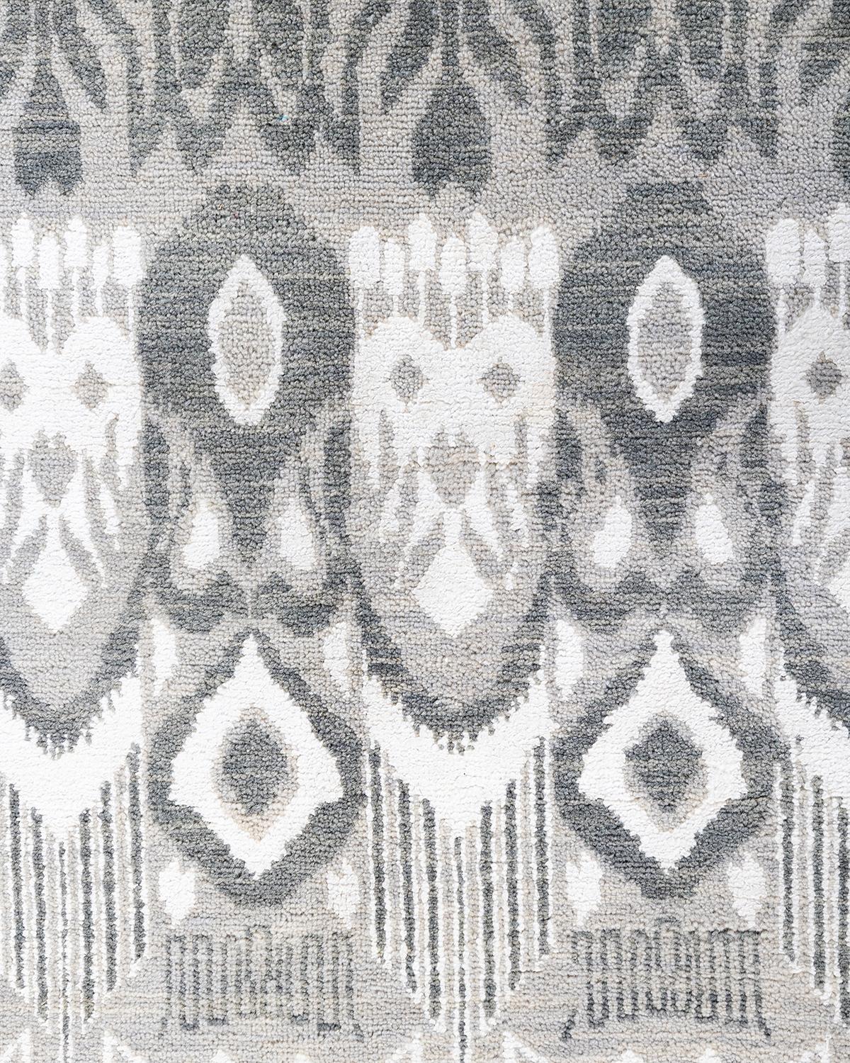 Traditioneller handgeknüpfter, geblümter Ikat-Teppich aus Seide und Wolle in Grau, 8' 0