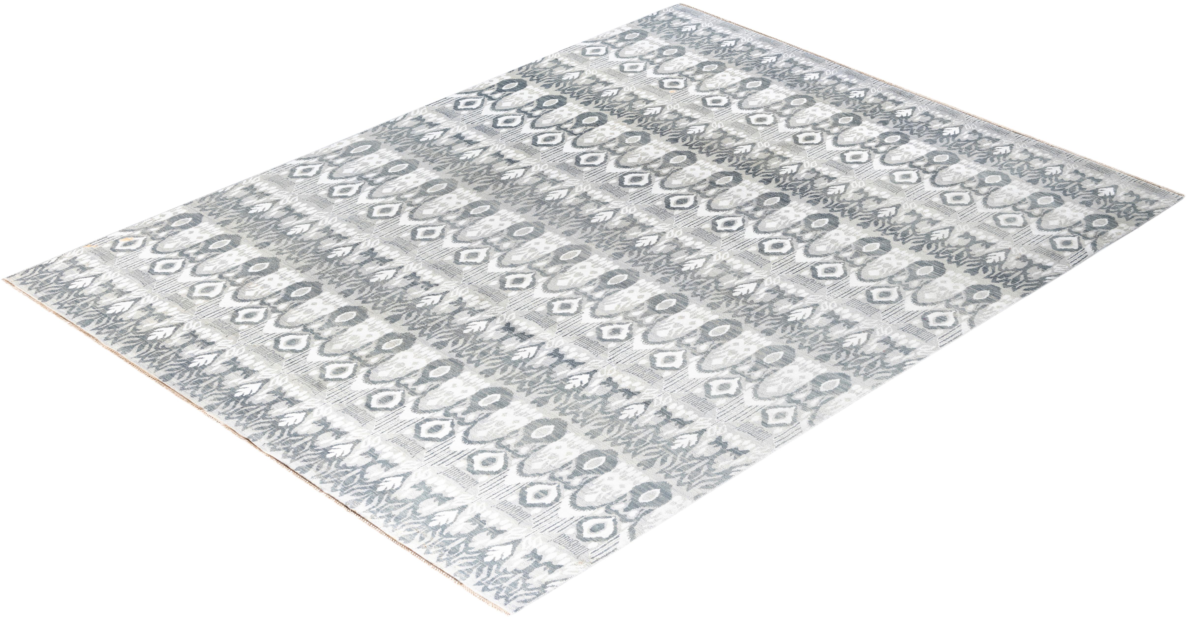 Traditioneller handgeknüpfter, geblümter Ikat-Teppich aus Seide und Wolle in Grau, 8' 0
