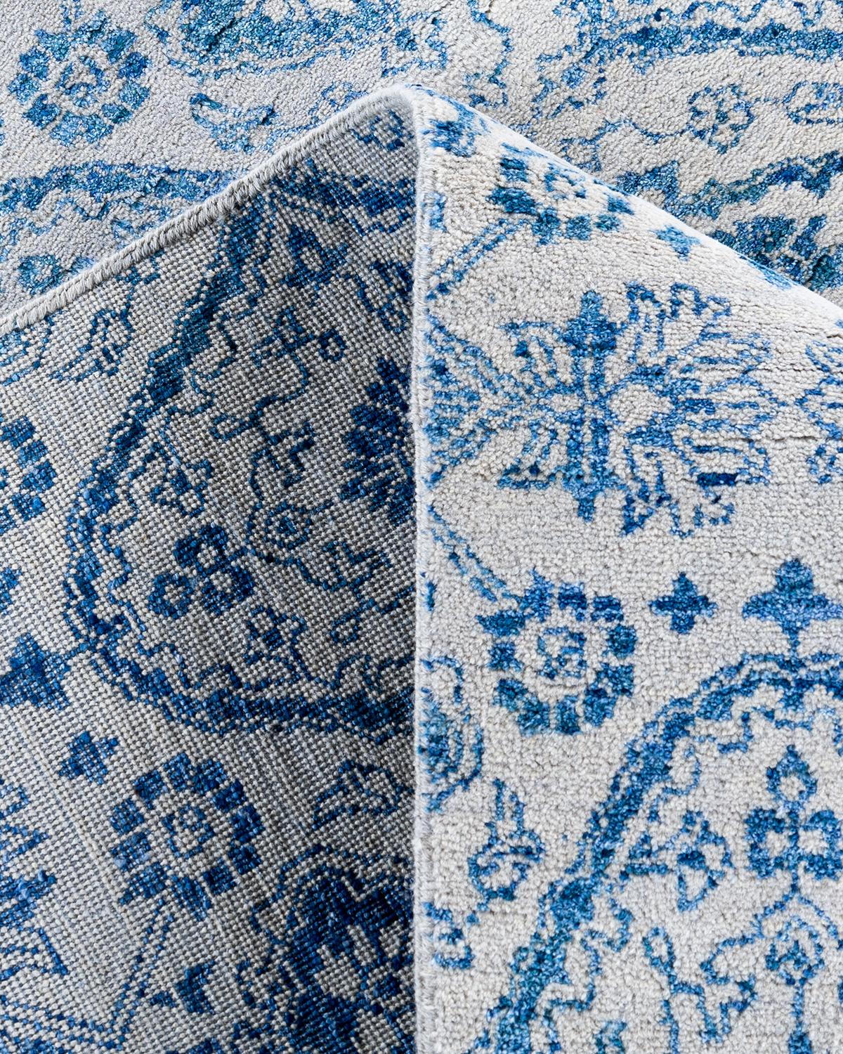 XXIe siècle et contemporain Tapis traditionnel Ikat gris en soie et laine à motifs floraux noués à la main 8' 1