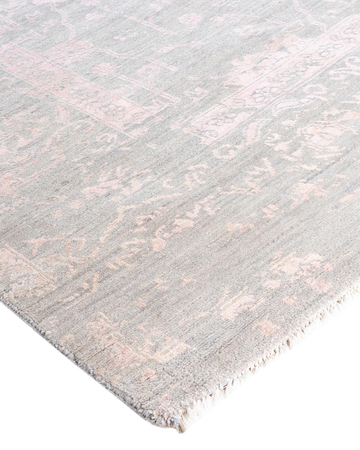 Las alfombras kazak han sido codiciadas durante generaciones, y su estética de diseño único es una cautivadora combinación de historia tribal e influencia geográfica. Intrincadamente anudados a mano con lana, los medallones, los dibujos en toda la