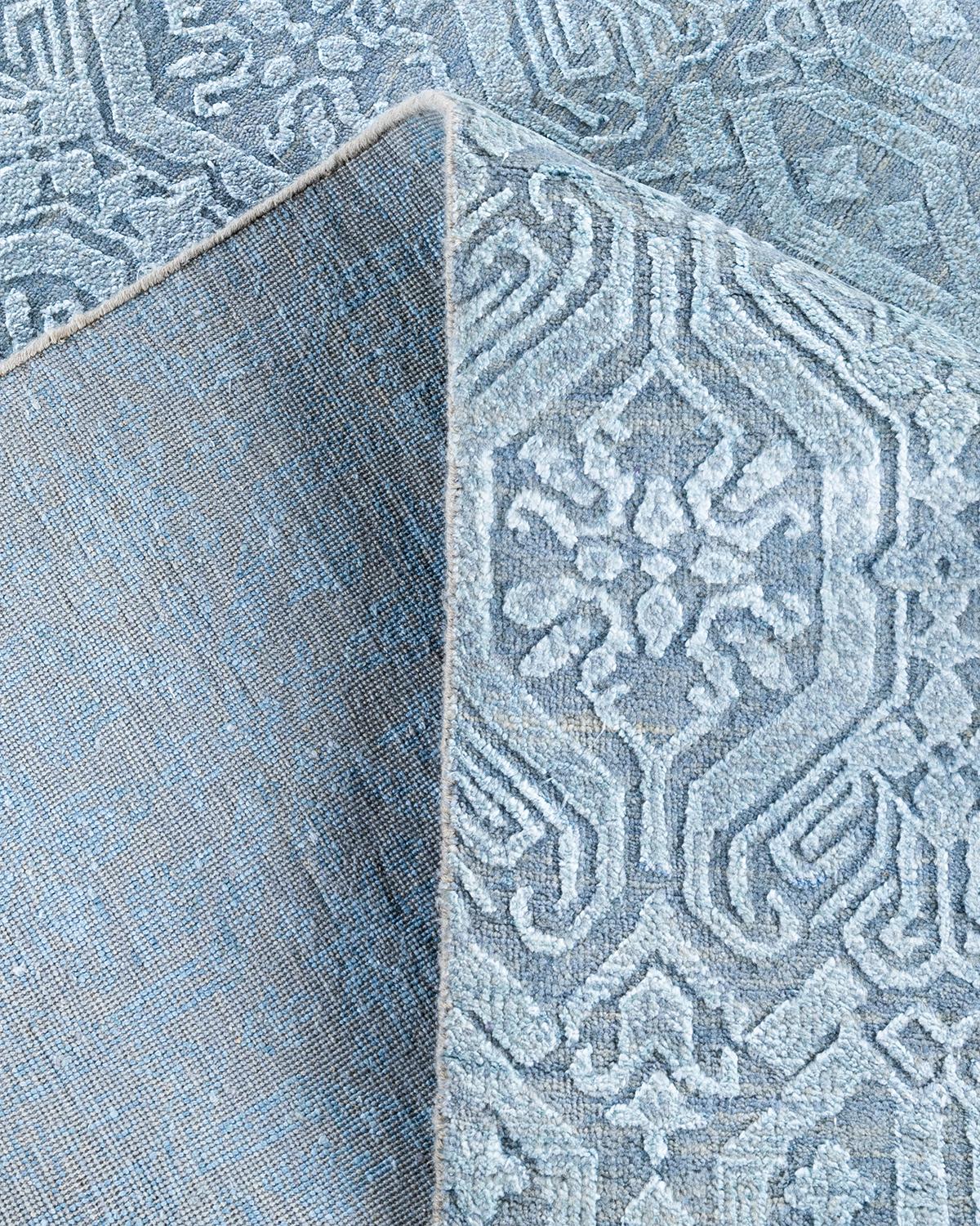 Traditioneller handgeknüpfter, geblümter Ikat-Teppich aus Seide und Wolle in Grau, 8' 1