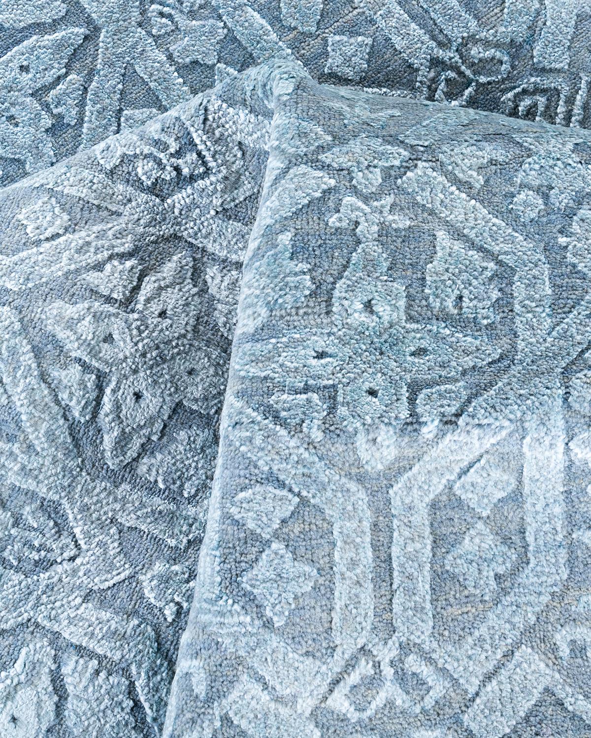 Traditioneller handgeknüpfter, geblümter Ikat-Teppich aus Seide und Wolle in Grau, 8' 1