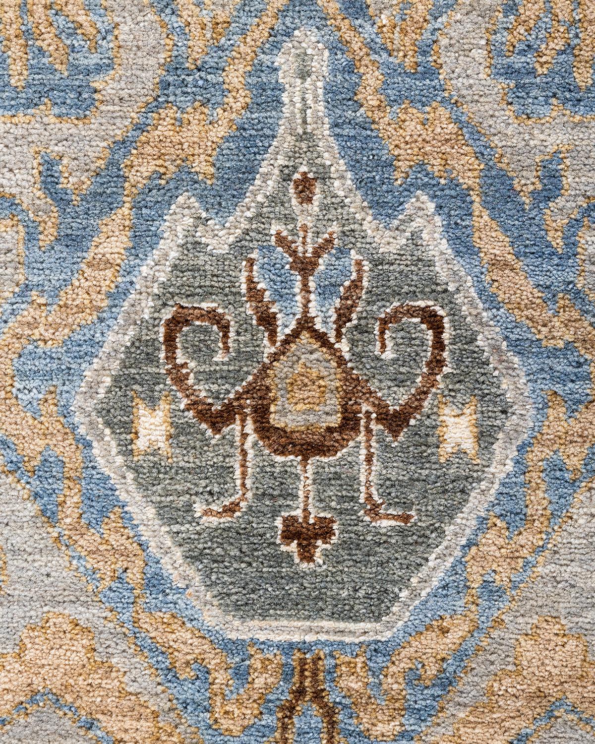 Traditioneller handgeknüpfter, geblümter Ikat-Teppich aus Seide und Wolle in Grau, 8' 1