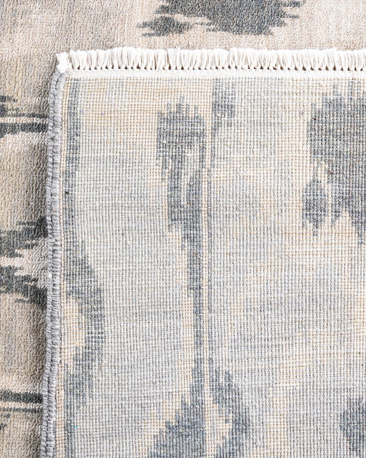 Tapis traditionnel Ikat gris en soie et laine à motifs floraux noués à la main 8' 10
