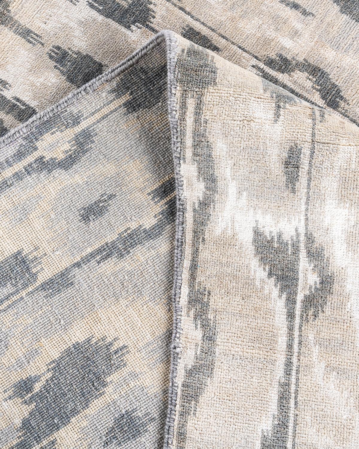 XXIe siècle et contemporain Tapis traditionnel Ikat gris en soie et laine à motifs floraux noués à la main 8' 10
