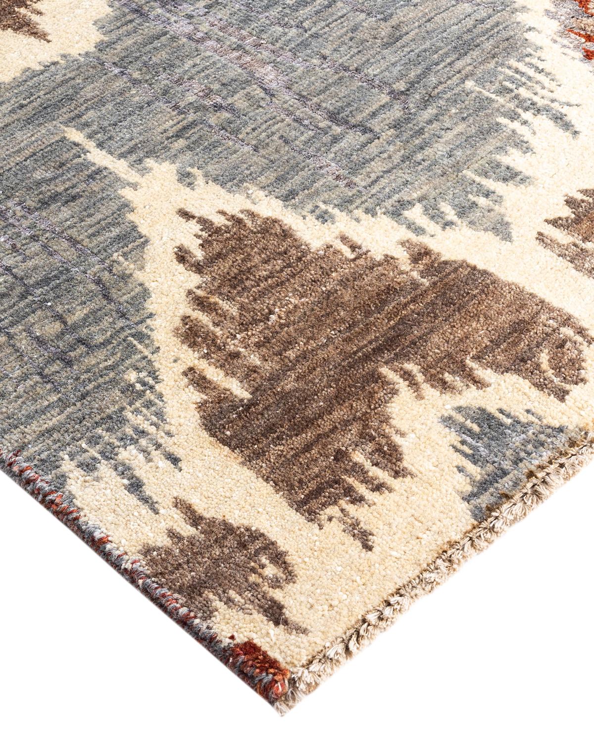 Les tapis kazakhs sont recherchés depuis des générations, leur esthétique unique étant une combinaison captivante d'histoire tribale et d'influence géographique. Les médaillons, les motifs allover et le dessin central, noués à la main de manière