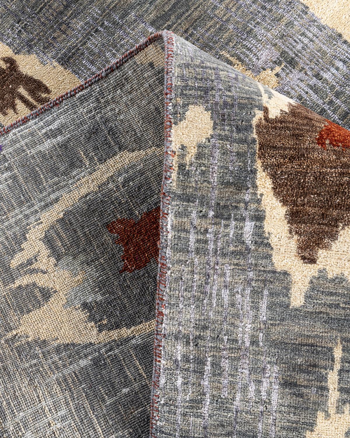XXIe siècle et contemporain Tapis traditionnel Ikat gris en soie et laine à motifs floraux noués à la main 8' 3