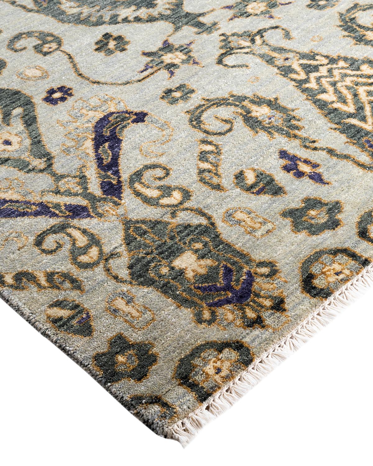 Les tapis kazakhs sont recherchés depuis des générations, leur esthétique unique étant une combinaison captivante d'histoire tribale et d'influence géographique. Les médaillons, les motifs allover et le dessin central, noués à la main de manière