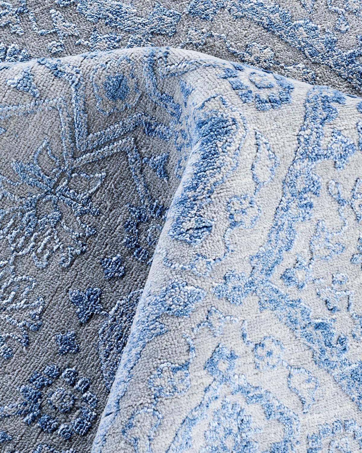 Traditioneller handgeknüpfter, geblümter Ikat-Teppich aus Seide und Wolle in Grau 9' 0