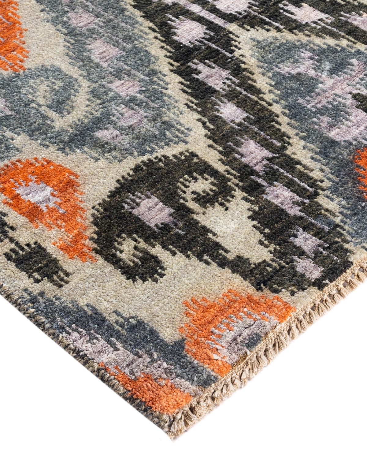 Les tapis kazakhs sont recherchés depuis des générations, leur esthétique unique étant une combinaison captivante d'histoire tribale et d'influence géographique. Les médaillons, les motifs allover et le dessin central, noués à la main de manière