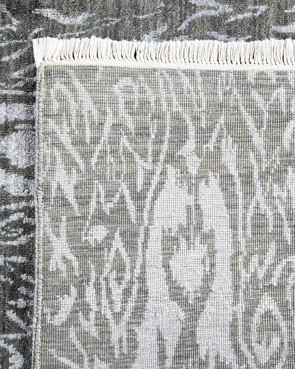 Traditioneller handgeknüpfter, geblümter Ikat-Teppich aus Seide und Wolle in Grau 9' 1