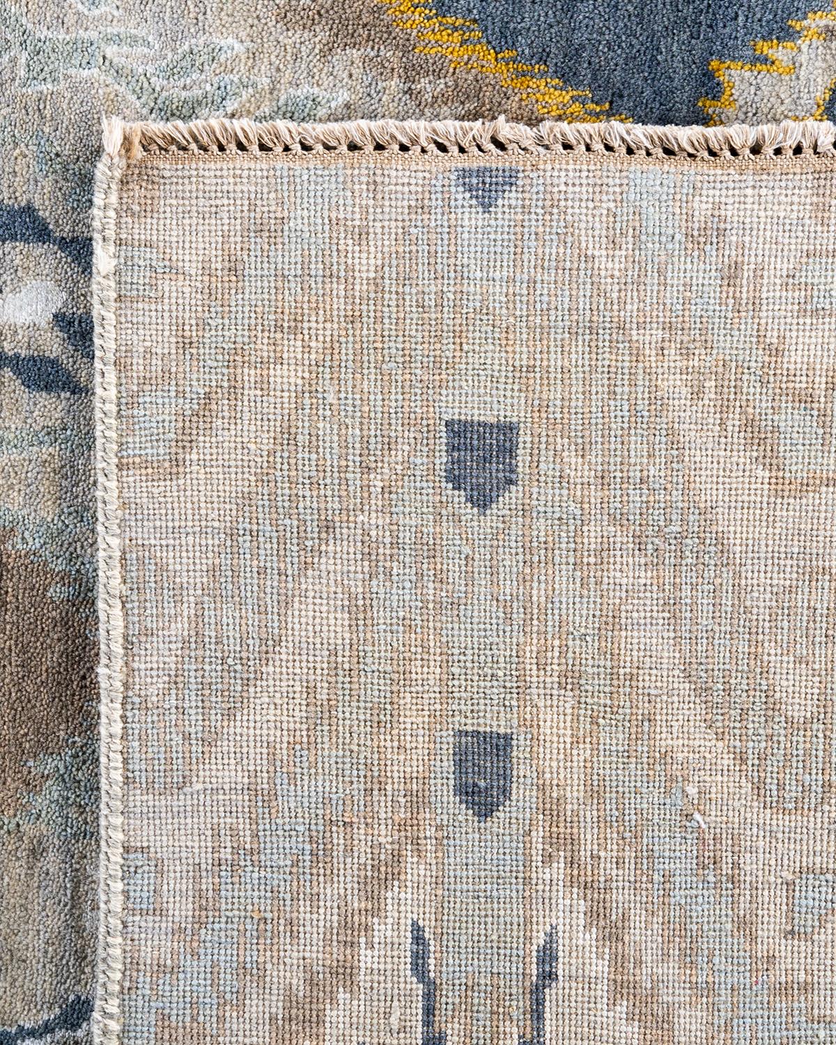 Traditioneller handgeknüpfter, geblümter Ikat-Teppich aus Seide und Wolle in Grau 9' 2