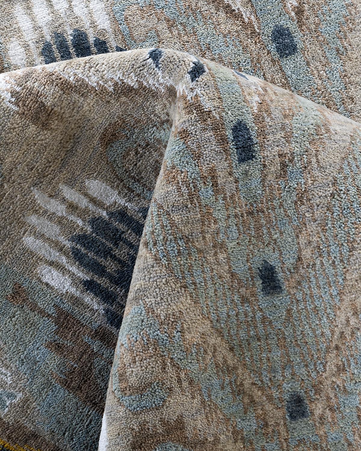 Traditioneller handgeknüpfter, geblümter Ikat-Teppich aus Seide und Wolle in Grau 9' 2