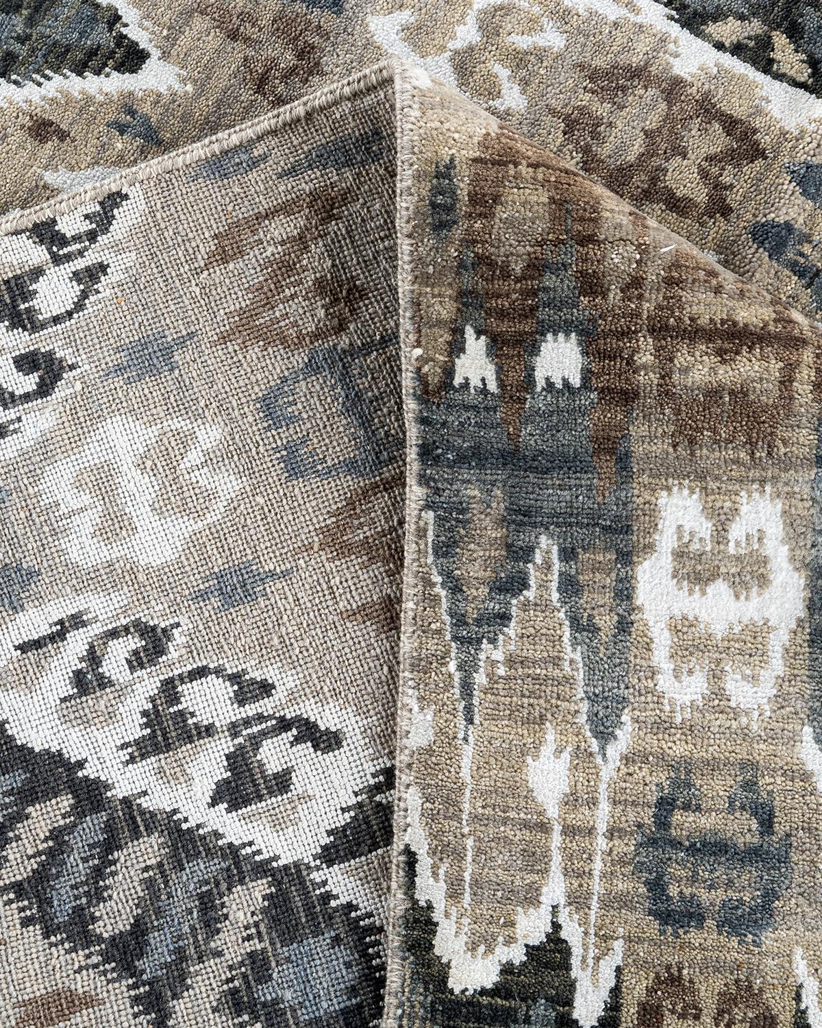 XXI secolo e contemporaneo Tappeto tradizionale Ikat annodato a mano in seta floreale e lana grigio  9' 3