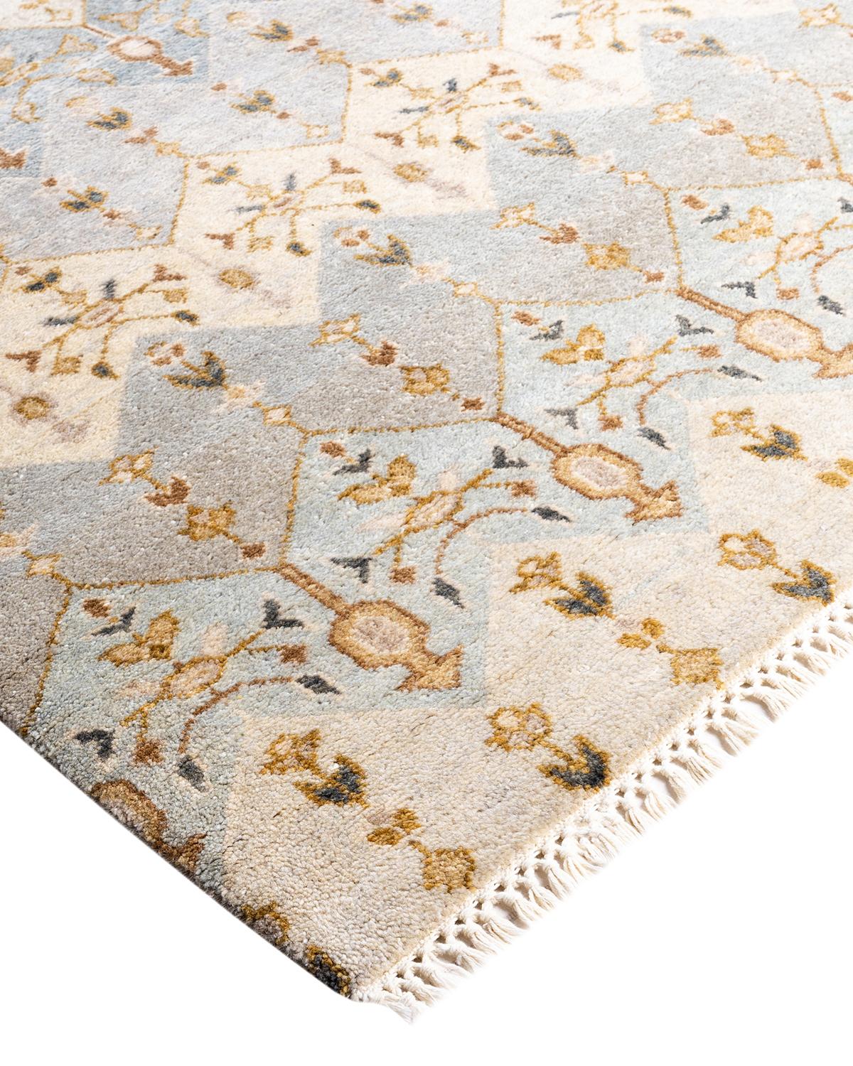 Las alfombras kazak han sido codiciadas durante generaciones, y su estética de diseño único es una cautivadora combinación de historia tribal e influencia geográfica. Intrincadamente anudados a mano con lana, los medallones, los dibujos en toda la