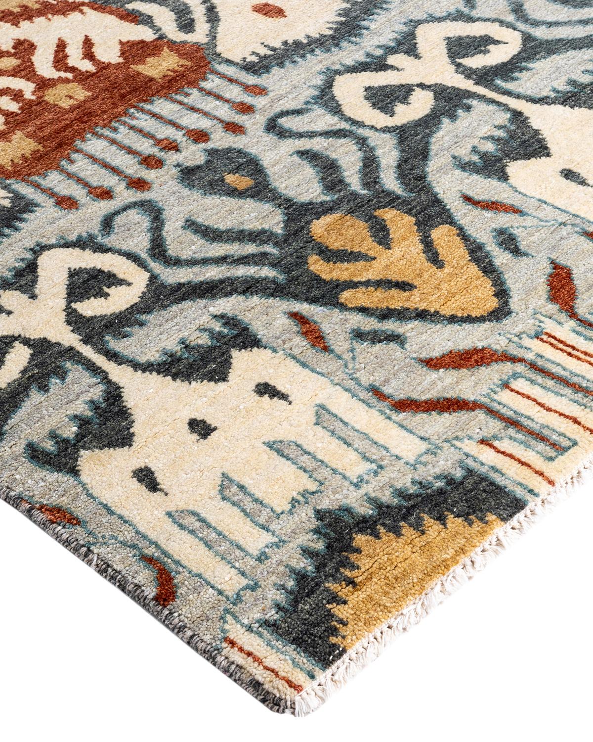 Les tapis kazakhs sont recherchés depuis des générations, leur esthétique unique étant une combinaison captivante d'histoire tribale et d'influence géographique. Les médaillons, les motifs allover et le dessin central, noués à la main de manière