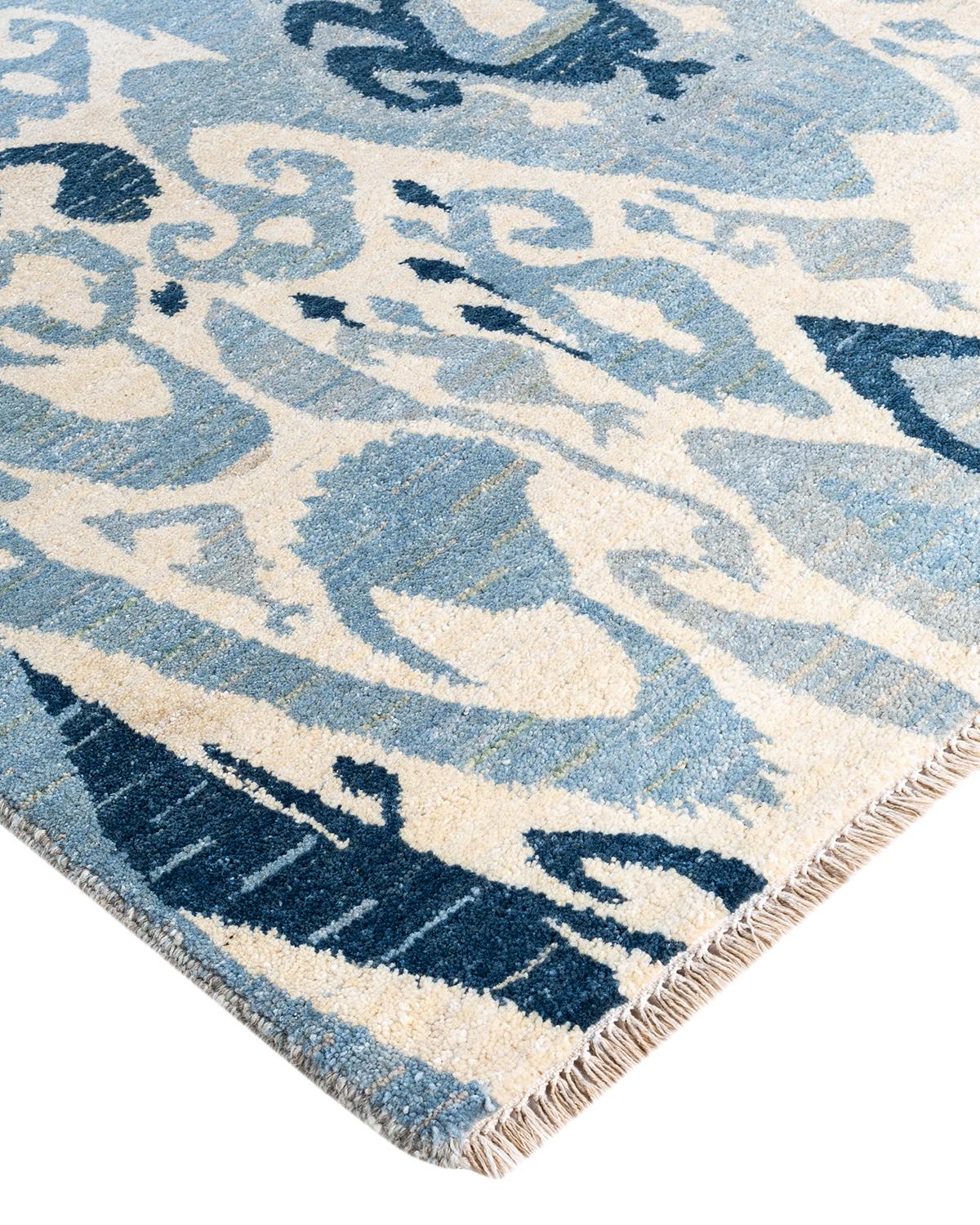 Las alfombras kazak han sido codiciadas durante generaciones, y su estética de diseño único es una cautivadora combinación de historia tribal e influencia geográfica. Intrincadamente anudados a mano con lana, los medallones, los dibujos en toda la