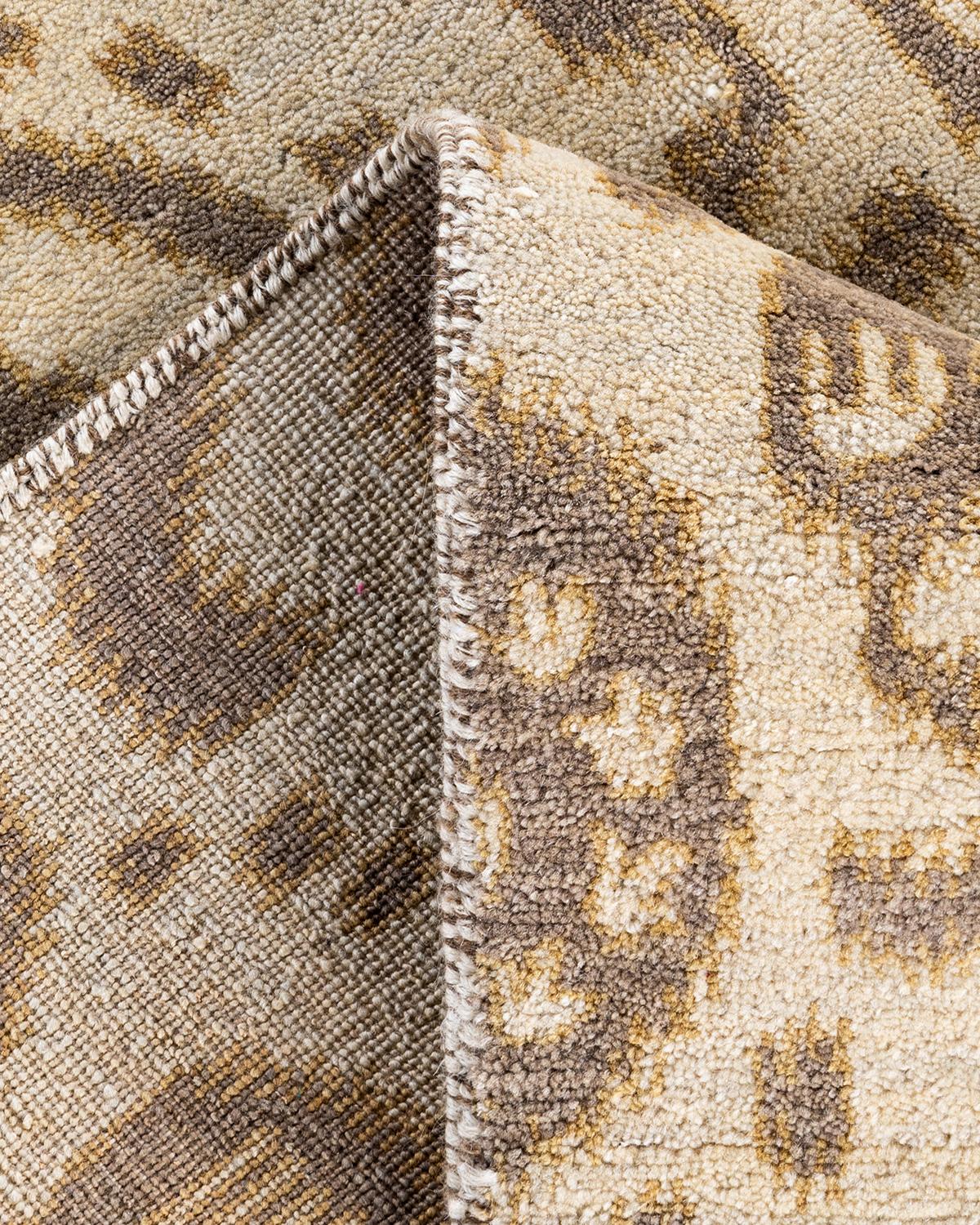 XXIe siècle et contemporain Tapis traditionnel Ikat ivoire à fleurs noué à la main 8' 3