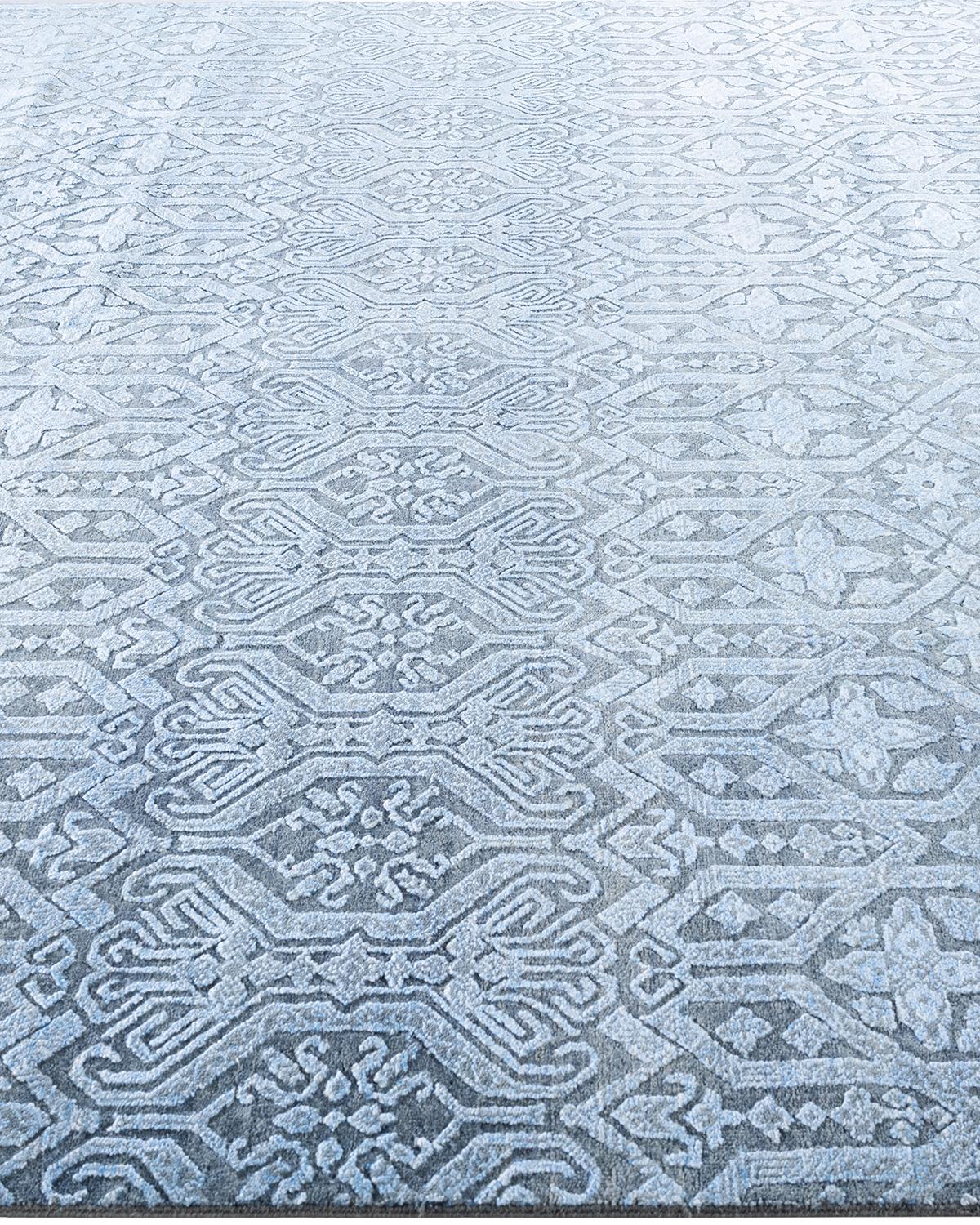Traditioneller handgeknüpfter geometrischer Ikat-Teppich aus Seide und Wolle in Grau 7' 10