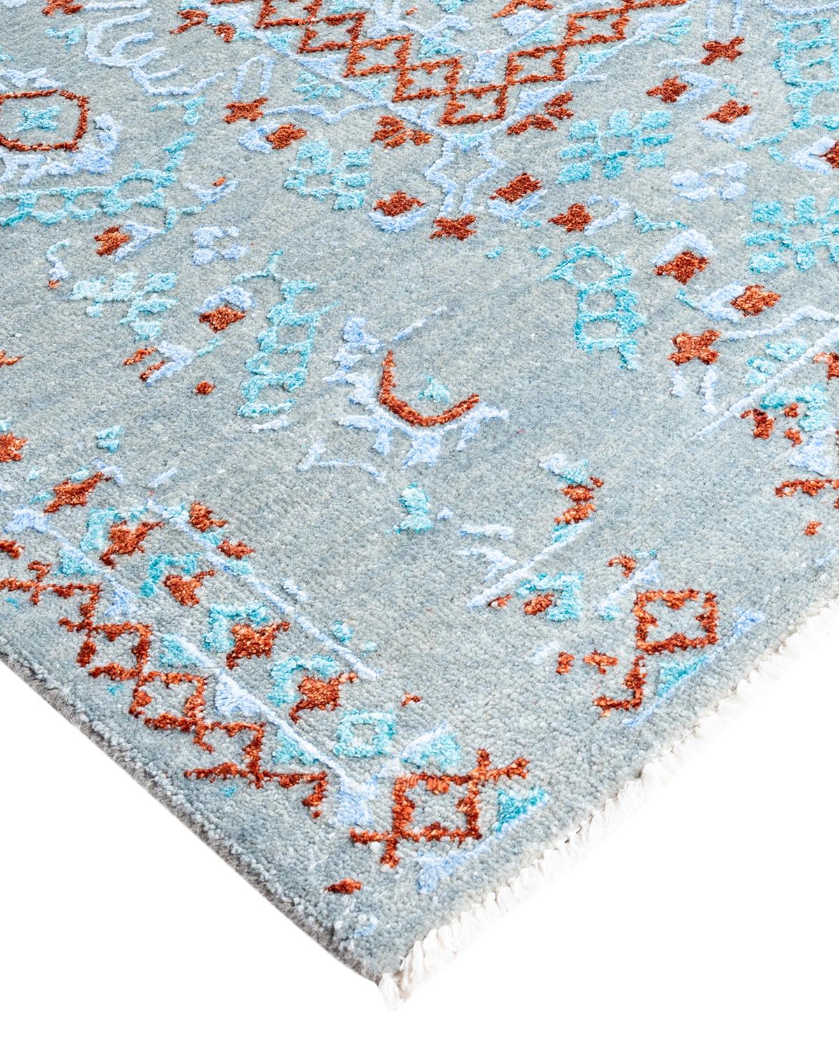 I tappeti Kazak sono ricercati da generazioni e la loro estetica unica è una combinazione accattivante di storia tribale e influenza geografica. Intricatamente annodati a mano in lana, i medaglioni, i motivi allover e il disegno centrale riflettono