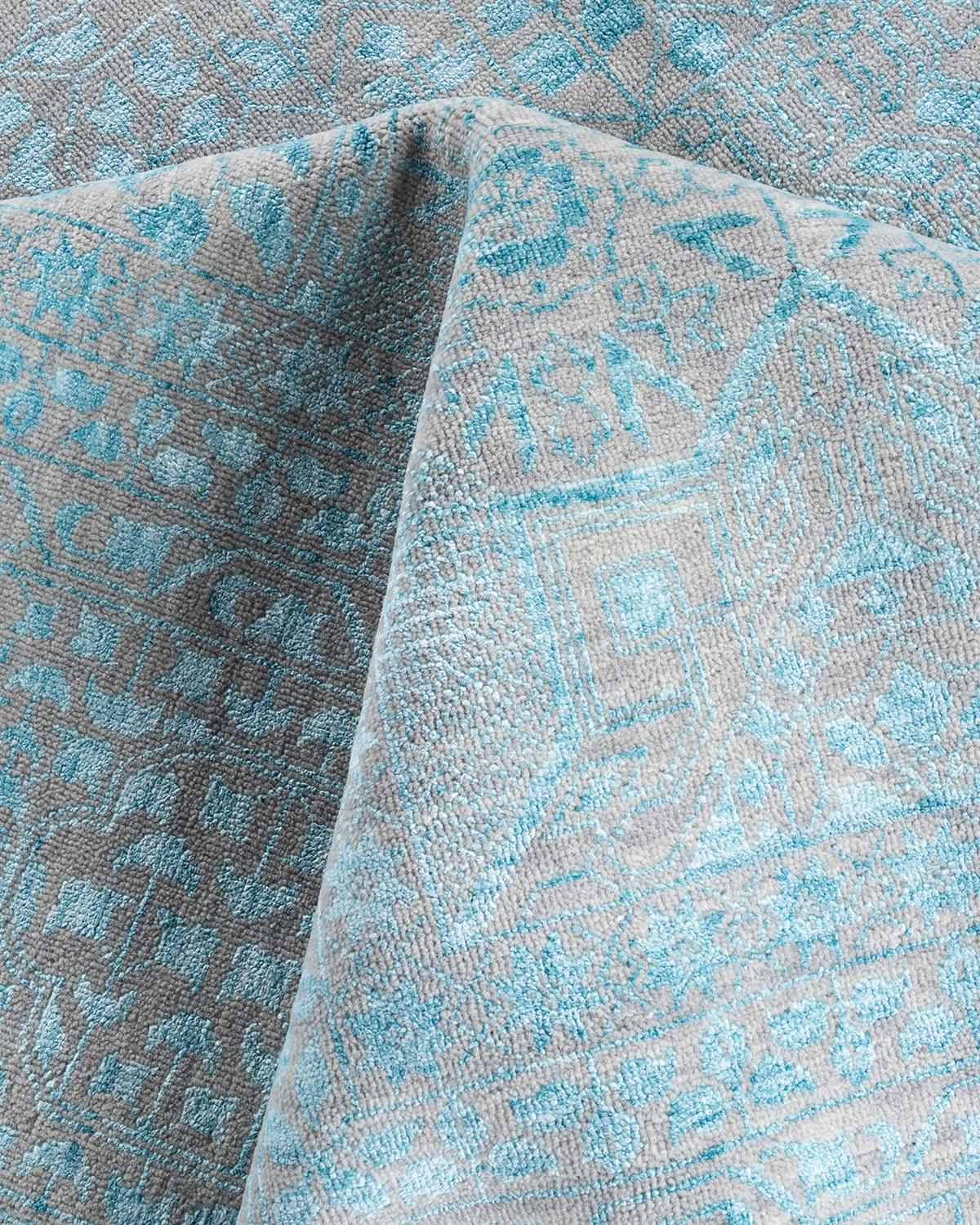 Traditioneller handgeknüpfter orientalischer Teppich aus Seide und Wolle in Grau von Ikat 9' 0