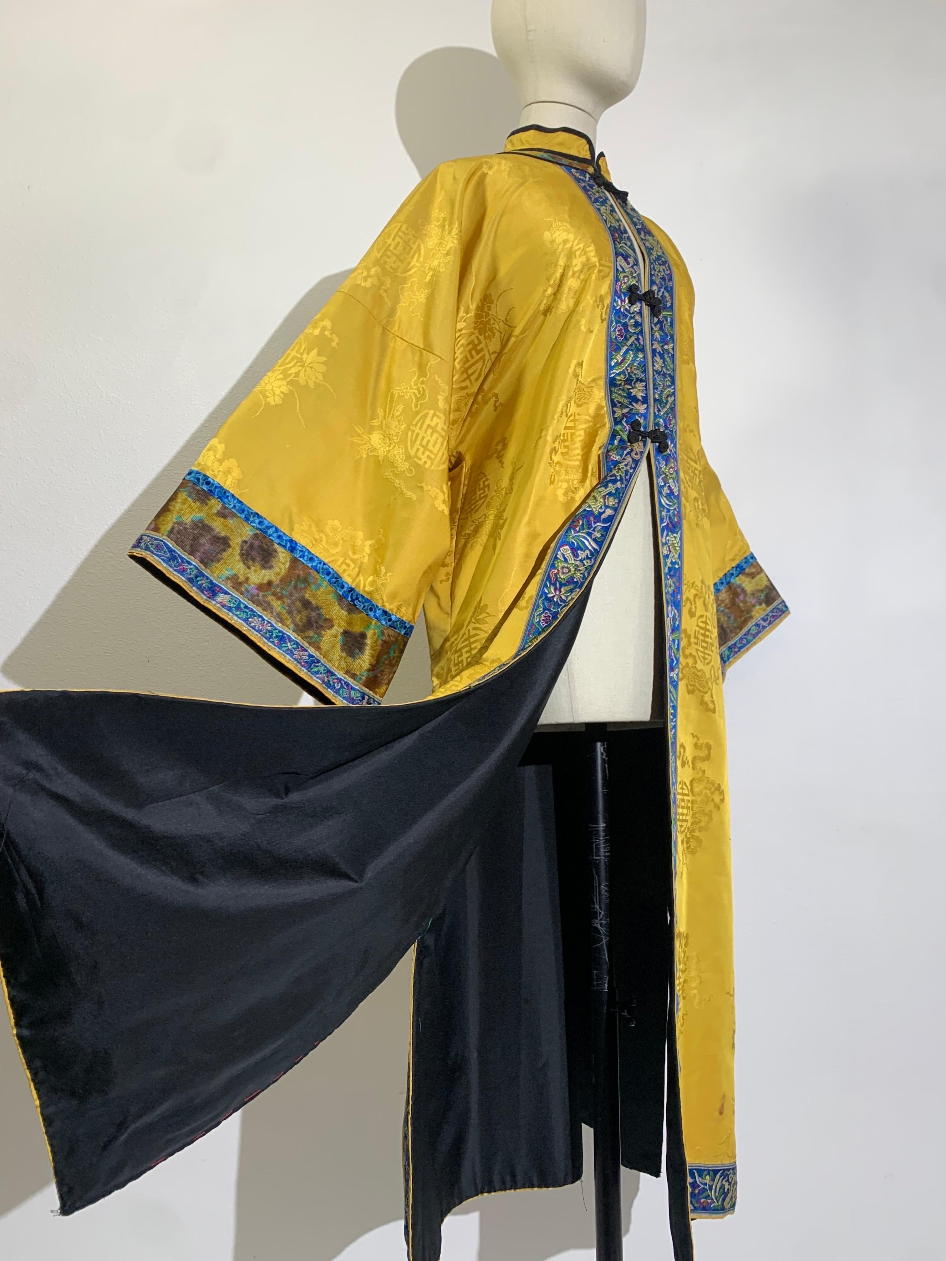 Traditional Imperial Yellow Embroidered Chinese Summer Robe w Blue Banding For Sale 14