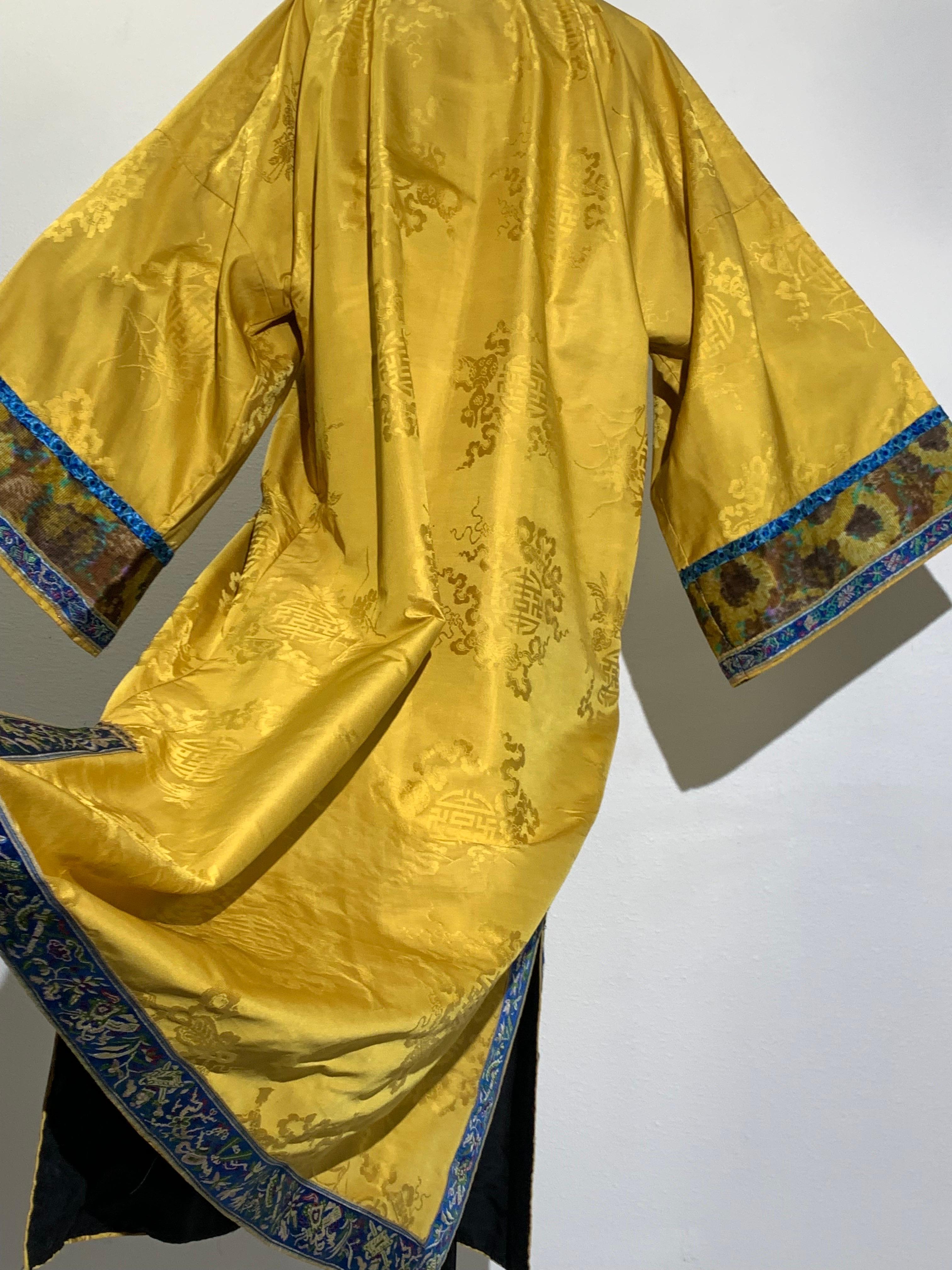 Traditional Imperial Yellow Embroidered Chinese Summer Robe w Blue Banding For Sale 15