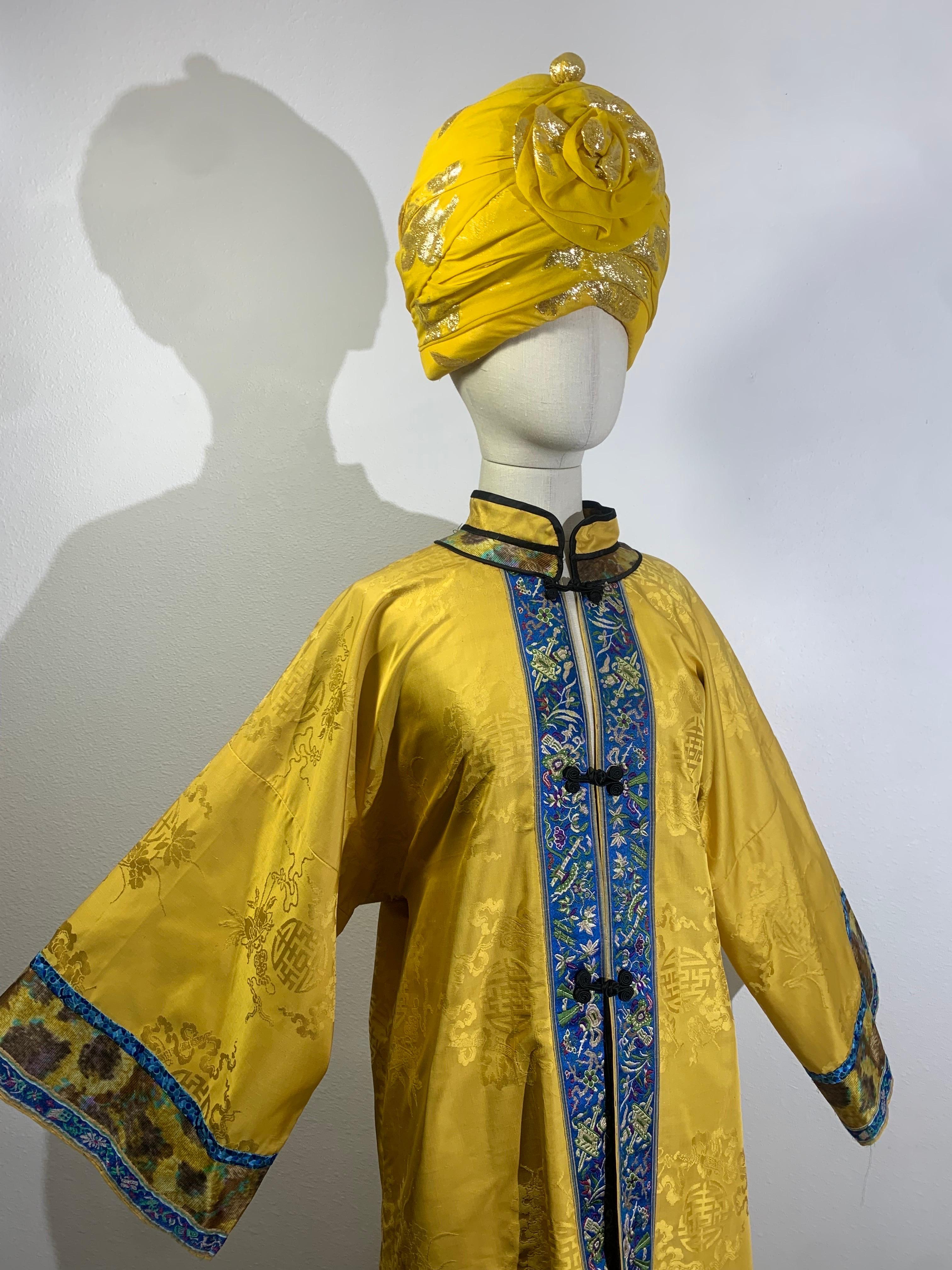Traditioneller kaiserlich gelber bestickter chinesischer Sommer Robe mit blauem Banding Damen im Angebot