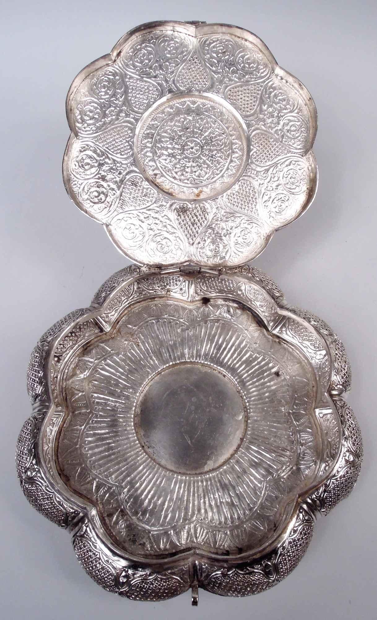 Traditionelle indische große & schwere exotische Silber Andenkenbox im Angebot 3