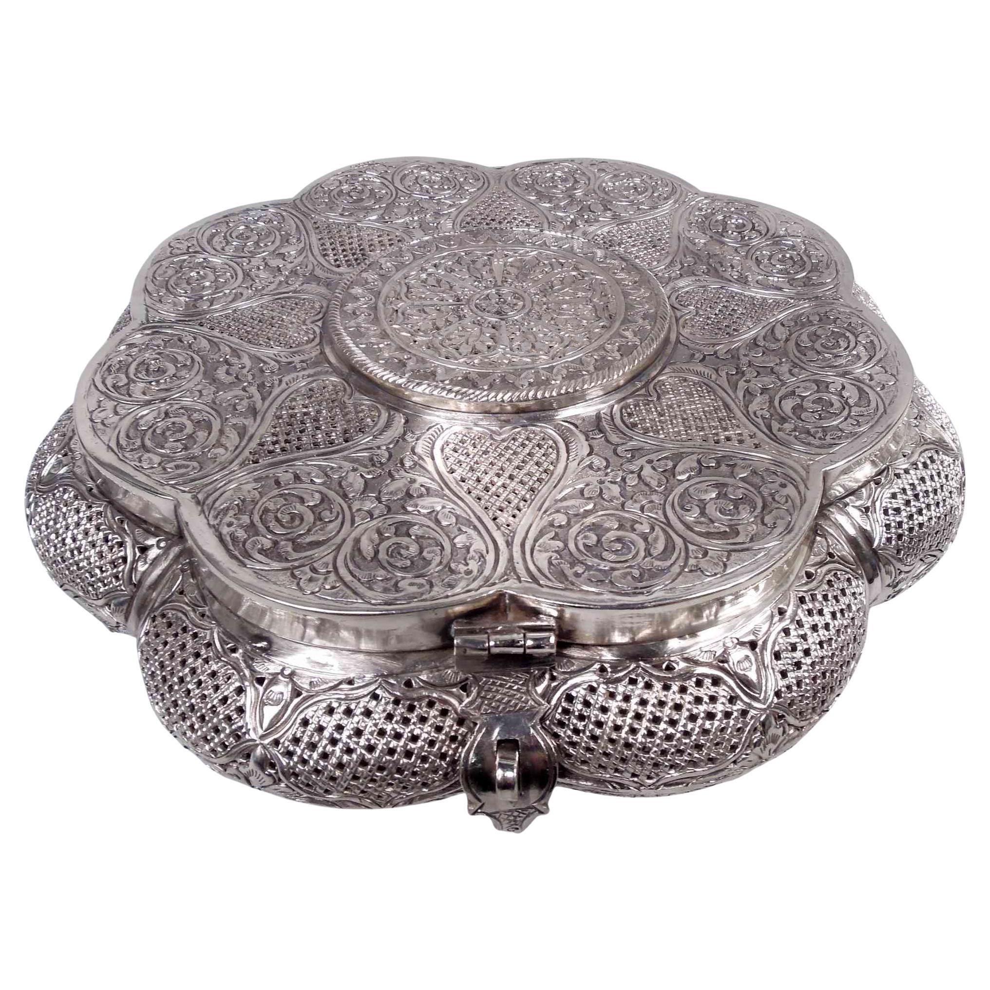 Traditionelle indische große & schwere exotische Silber Andenkenbox im Angebot