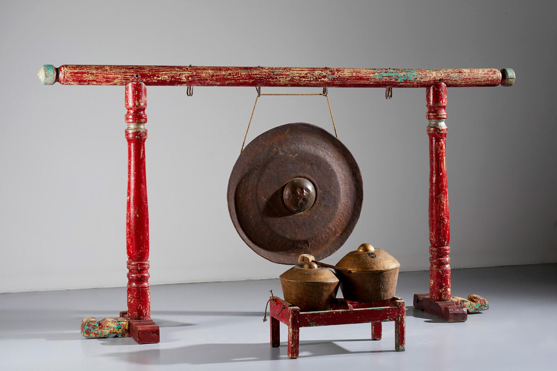 Gong traditionnel indonésien antique et bonang en vente 3