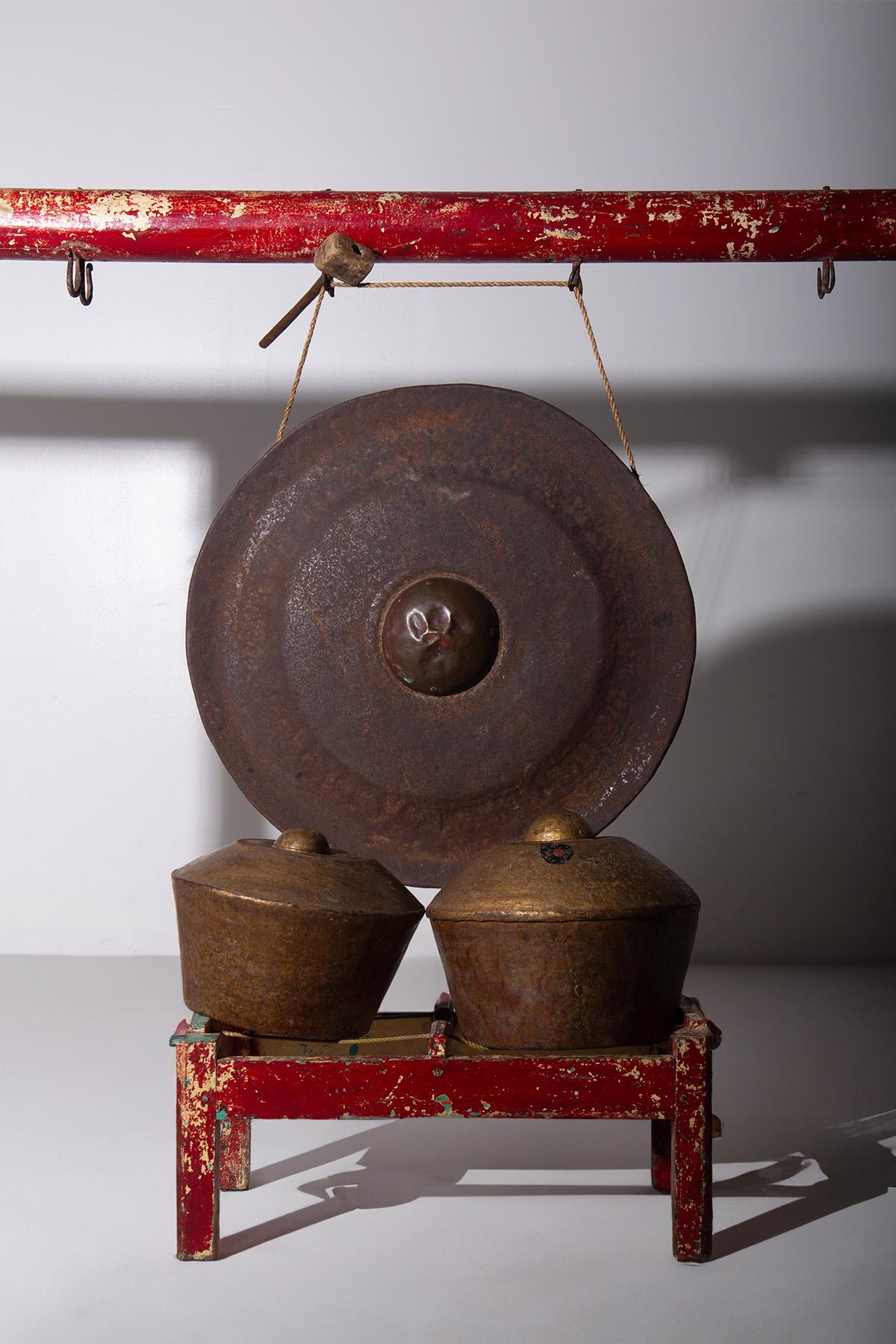Gong traditionnel indonésien antique et bonang en vente 4