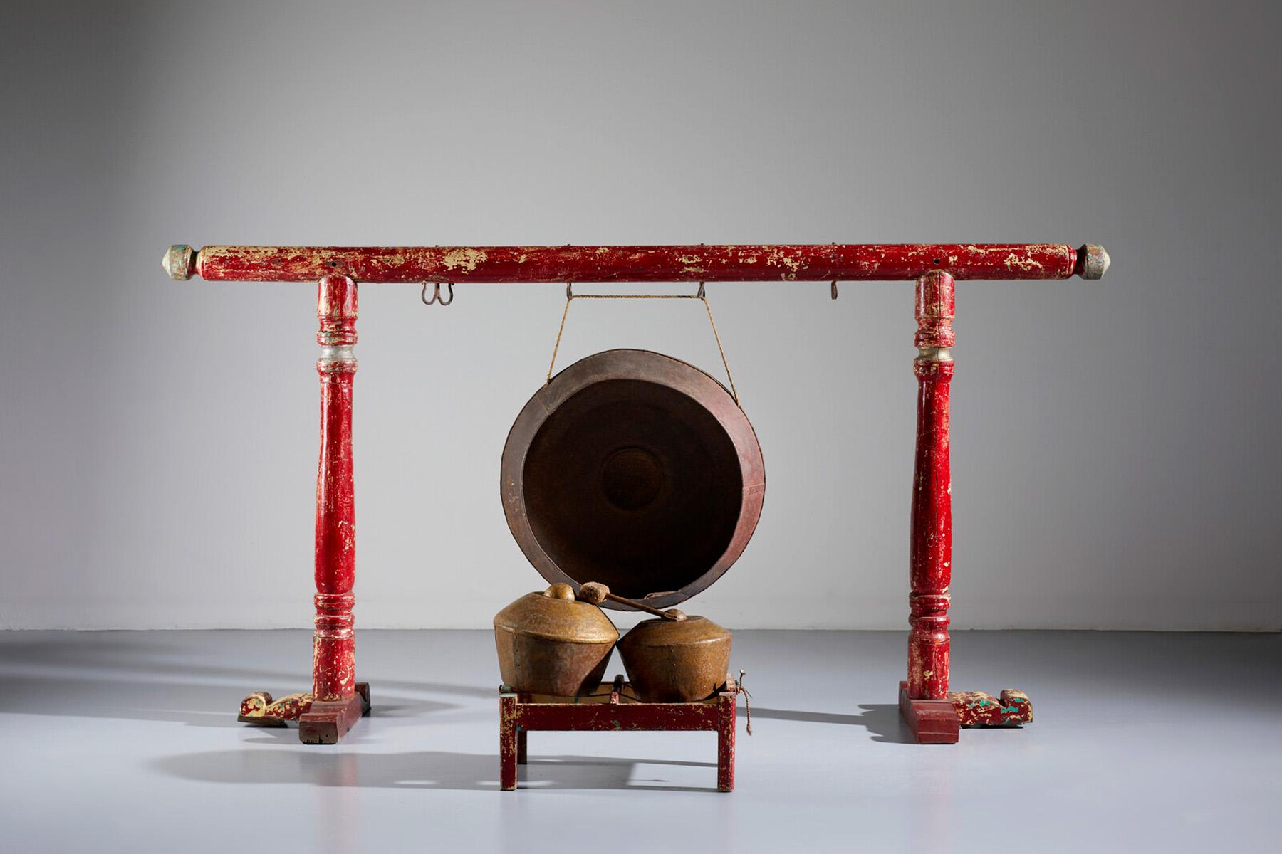 Gong traditionnel indonésien antique et bonang en vente 5