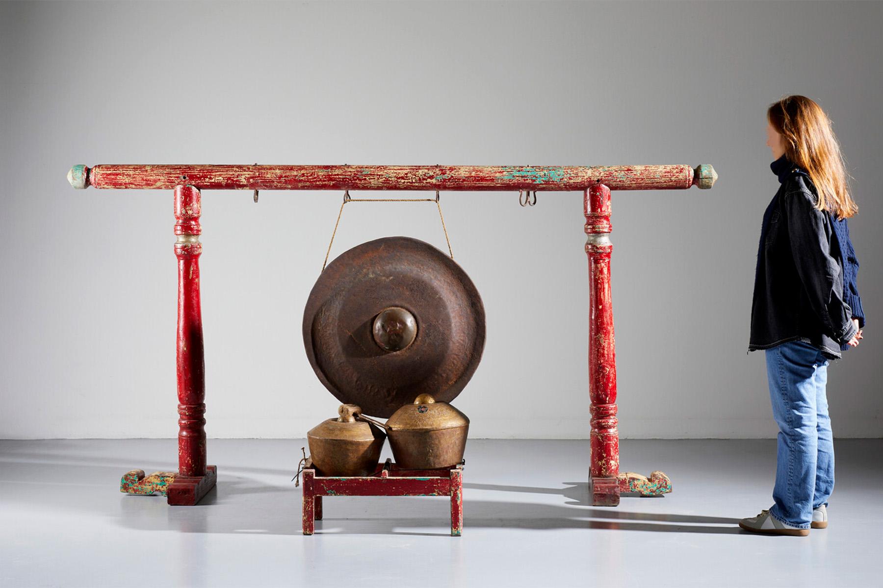 Gong traditionnel indonésien antique et bonang en vente 7